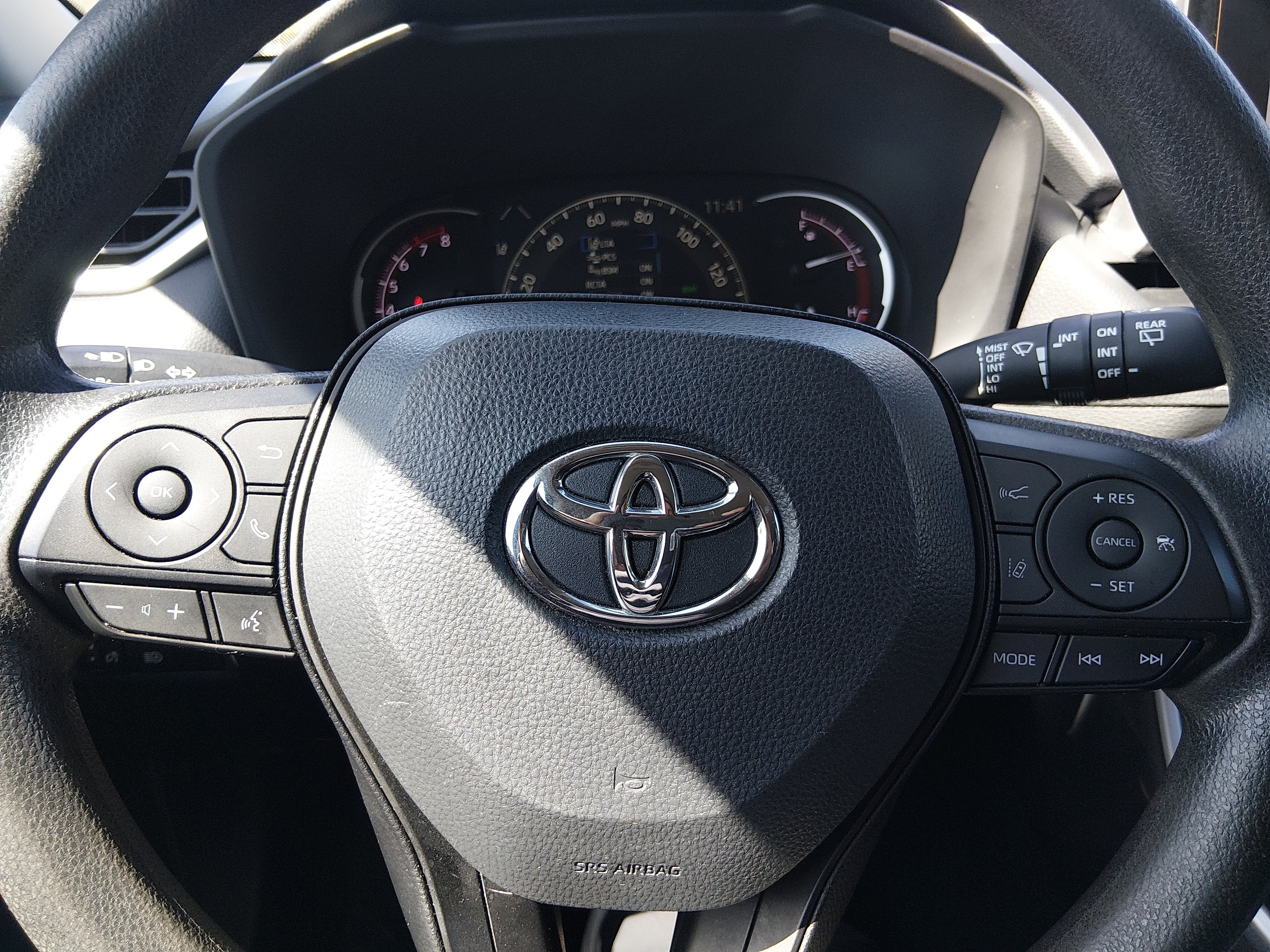 2024 Toyota RAV4 XLE - Photo 12