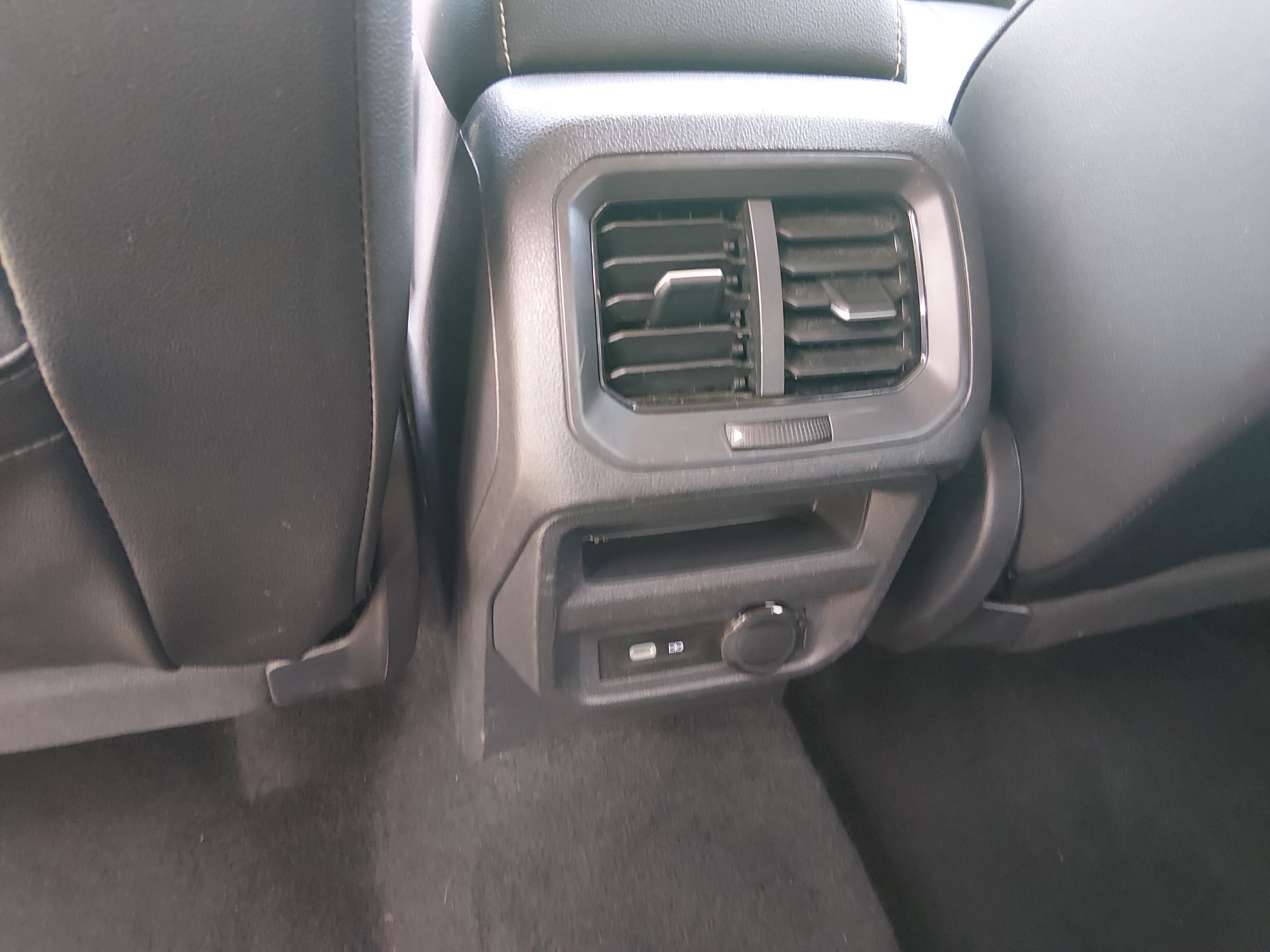 2024 Volkswagen Tiguan SE - Photo 20