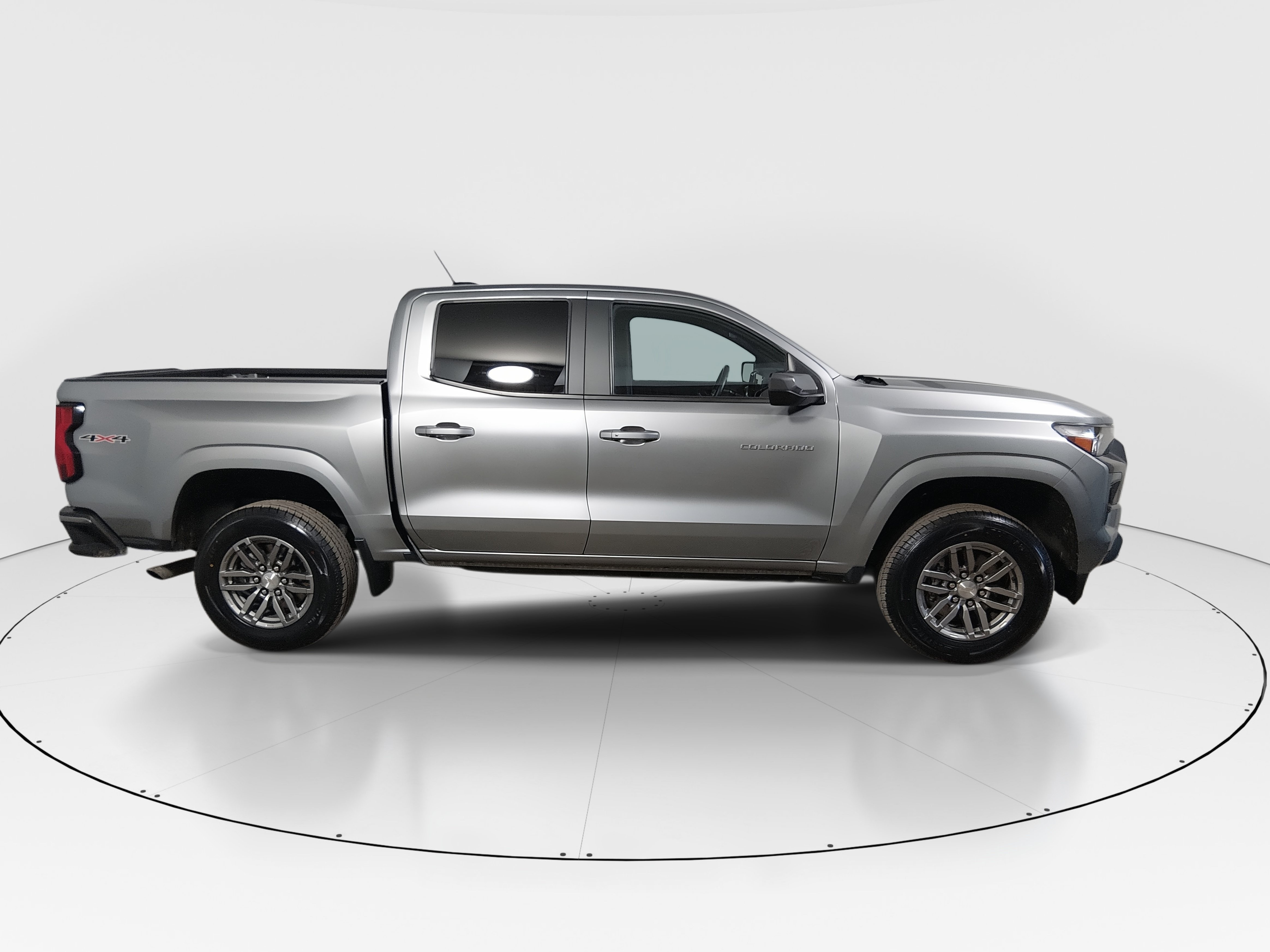 2023 Chevrolet Colorado LT - Photo 8