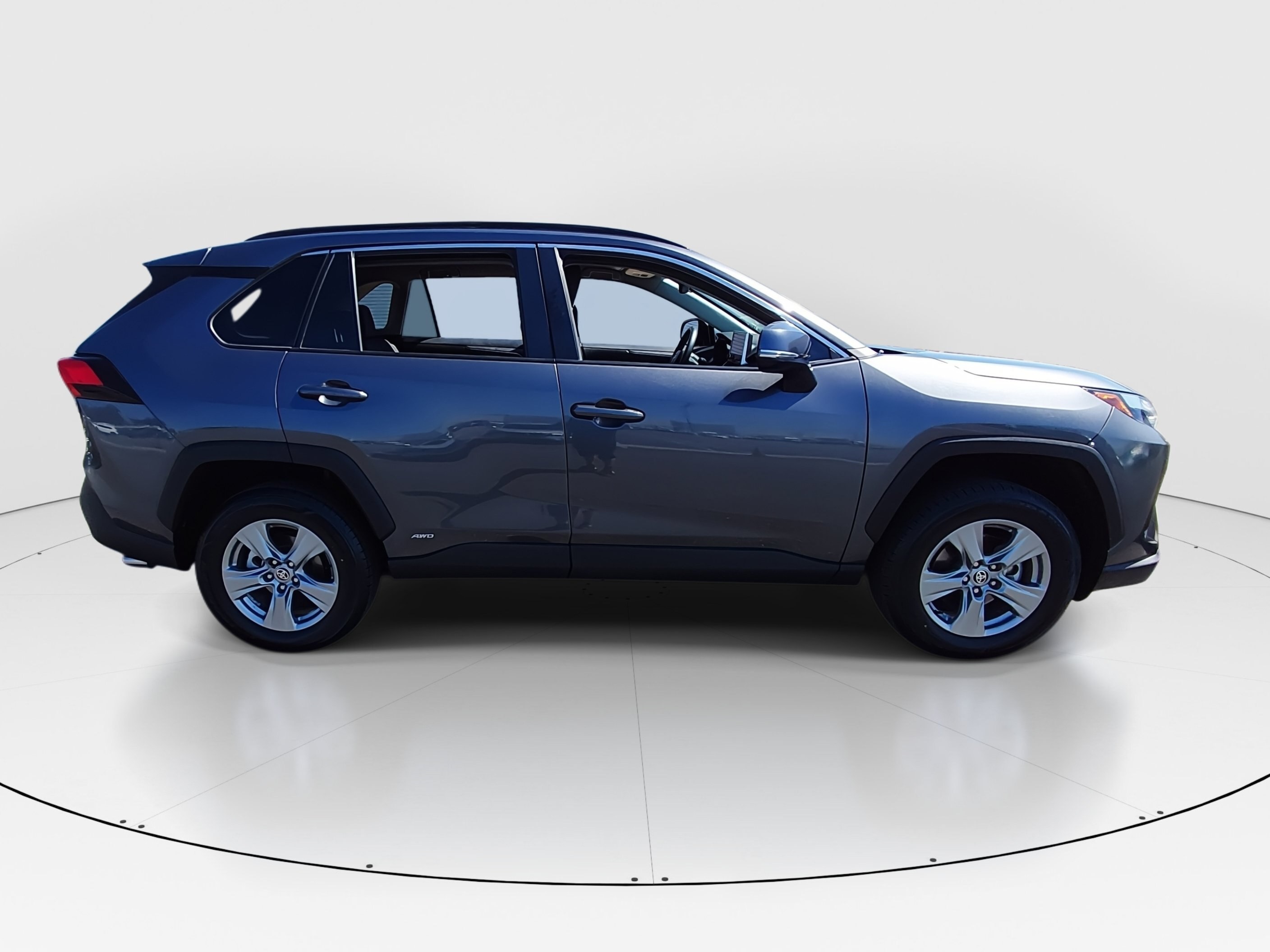 2024 Toyota RAV4 XLE - Photo 8