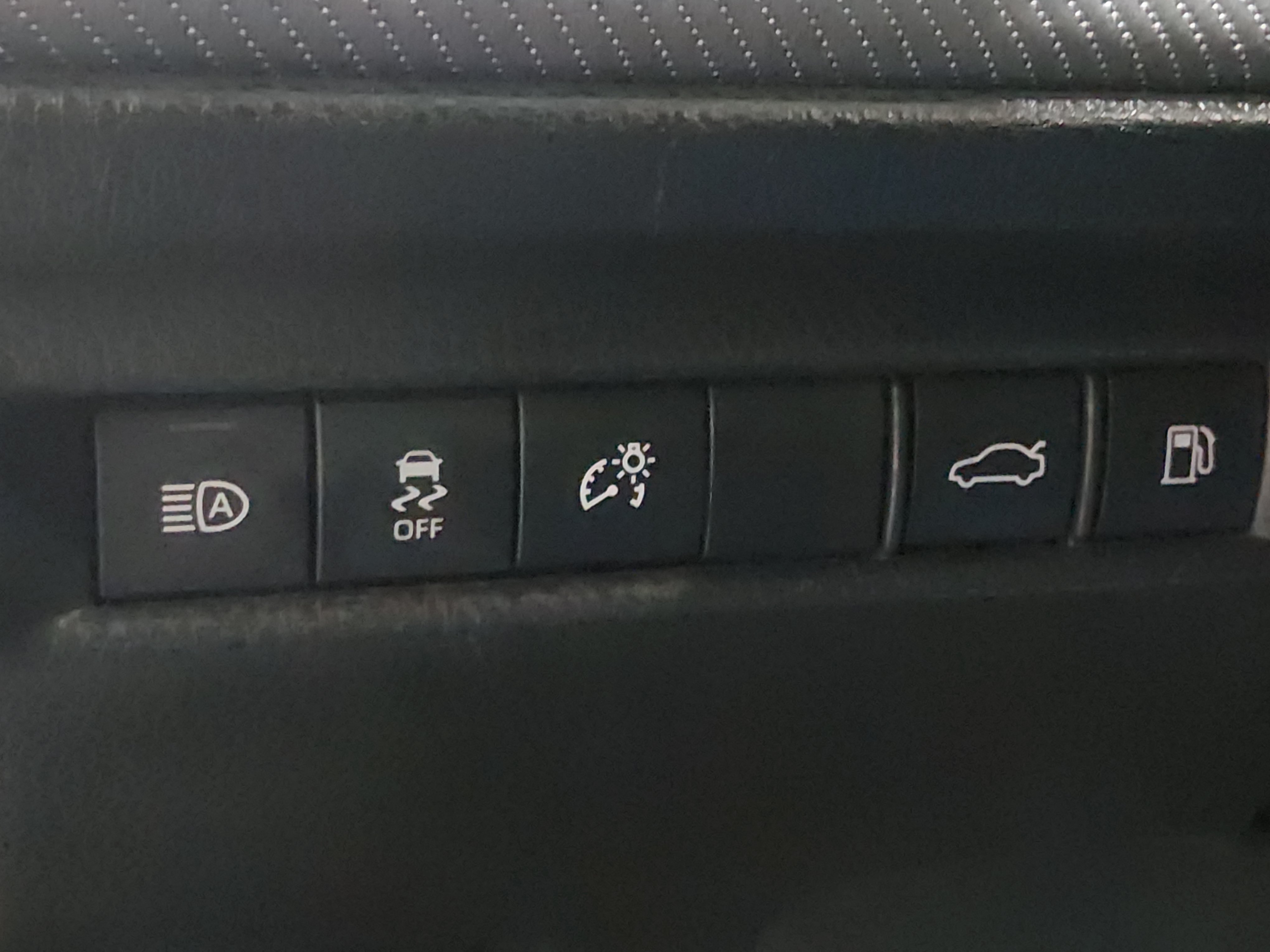 2025 Toyota Camry SE - Photo 13