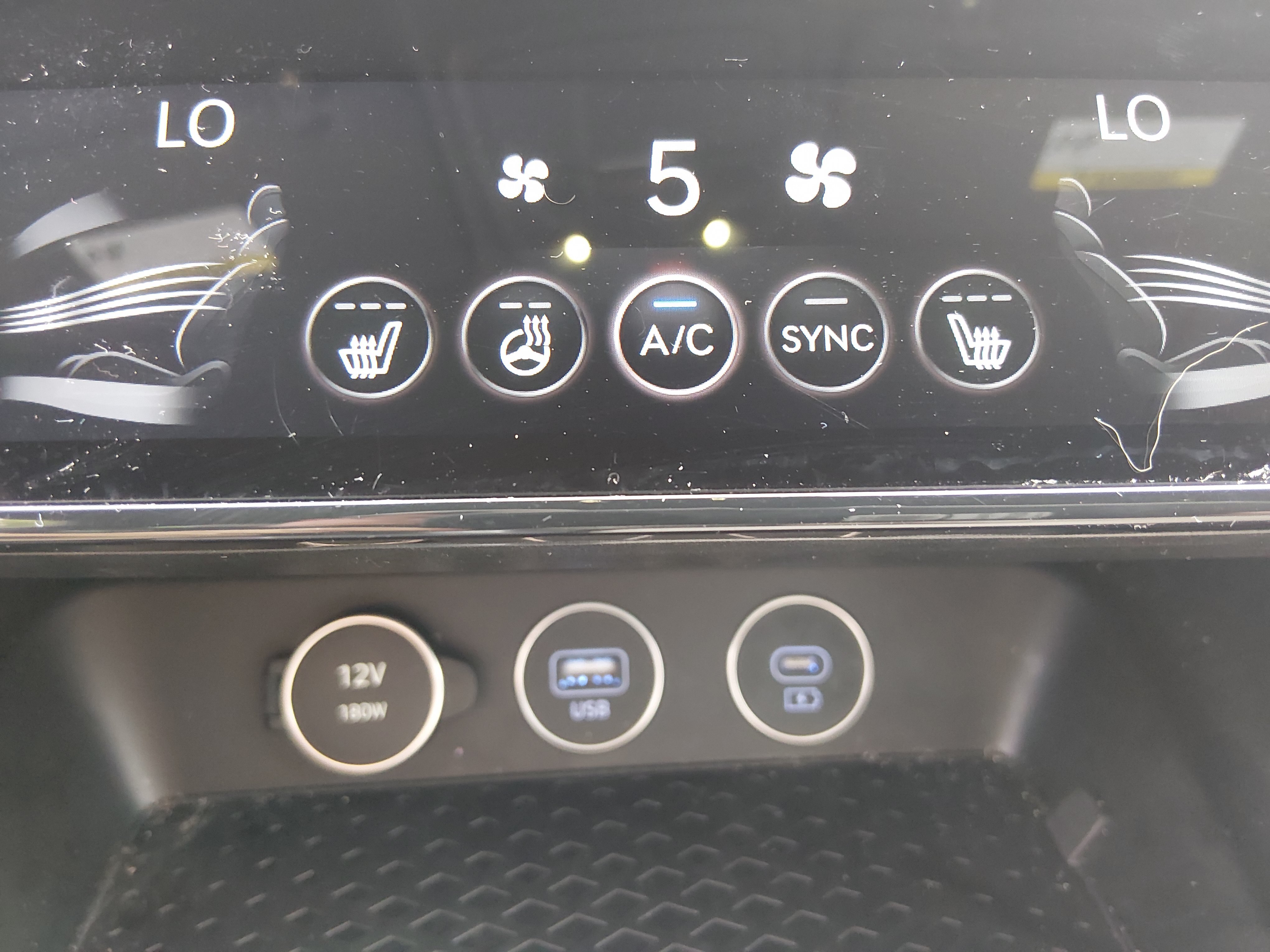 2025 GENESIS G70 Standard - Photo 18