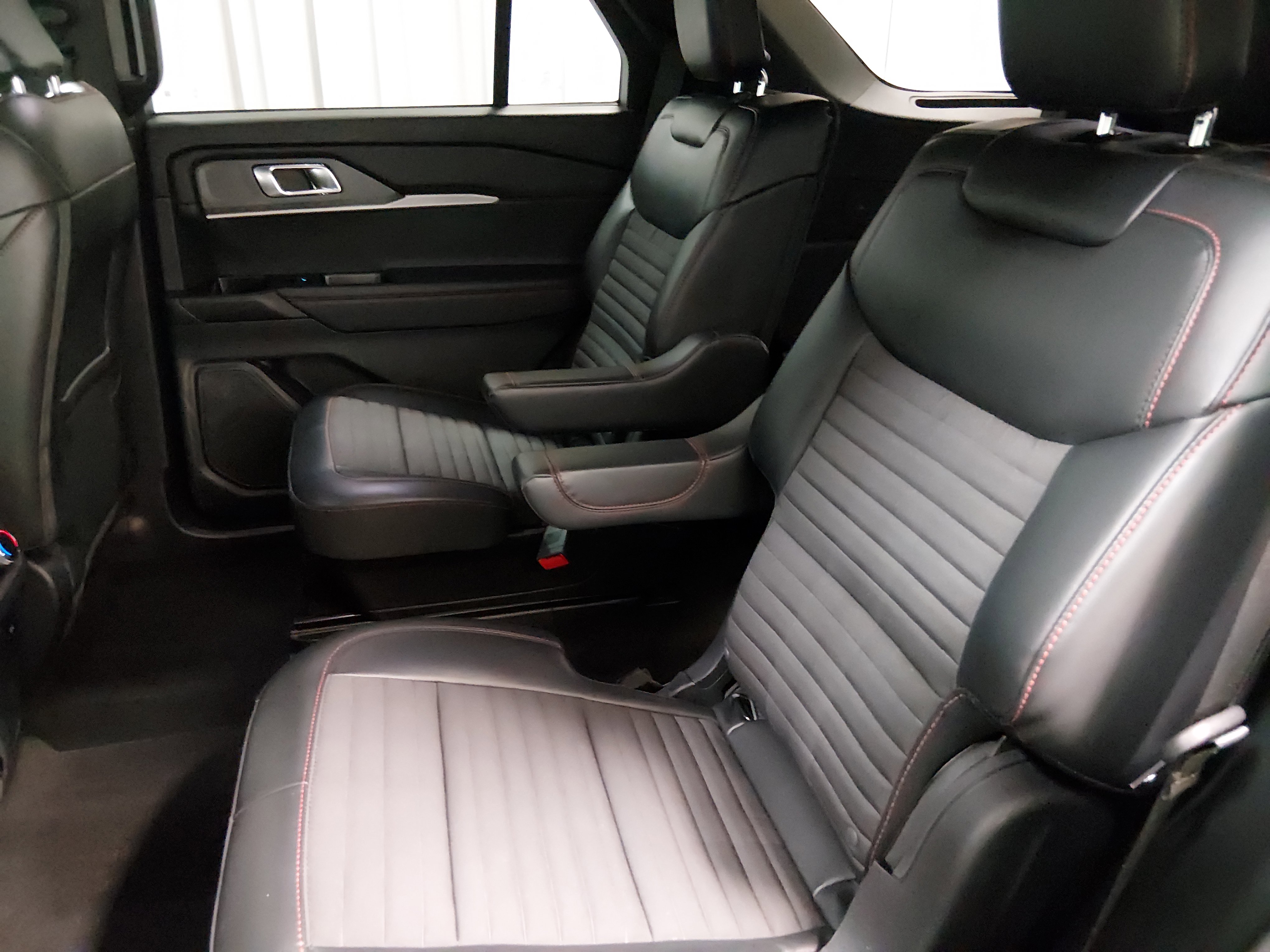 2025 Ford Explorer ST-LINE - Photo 28
