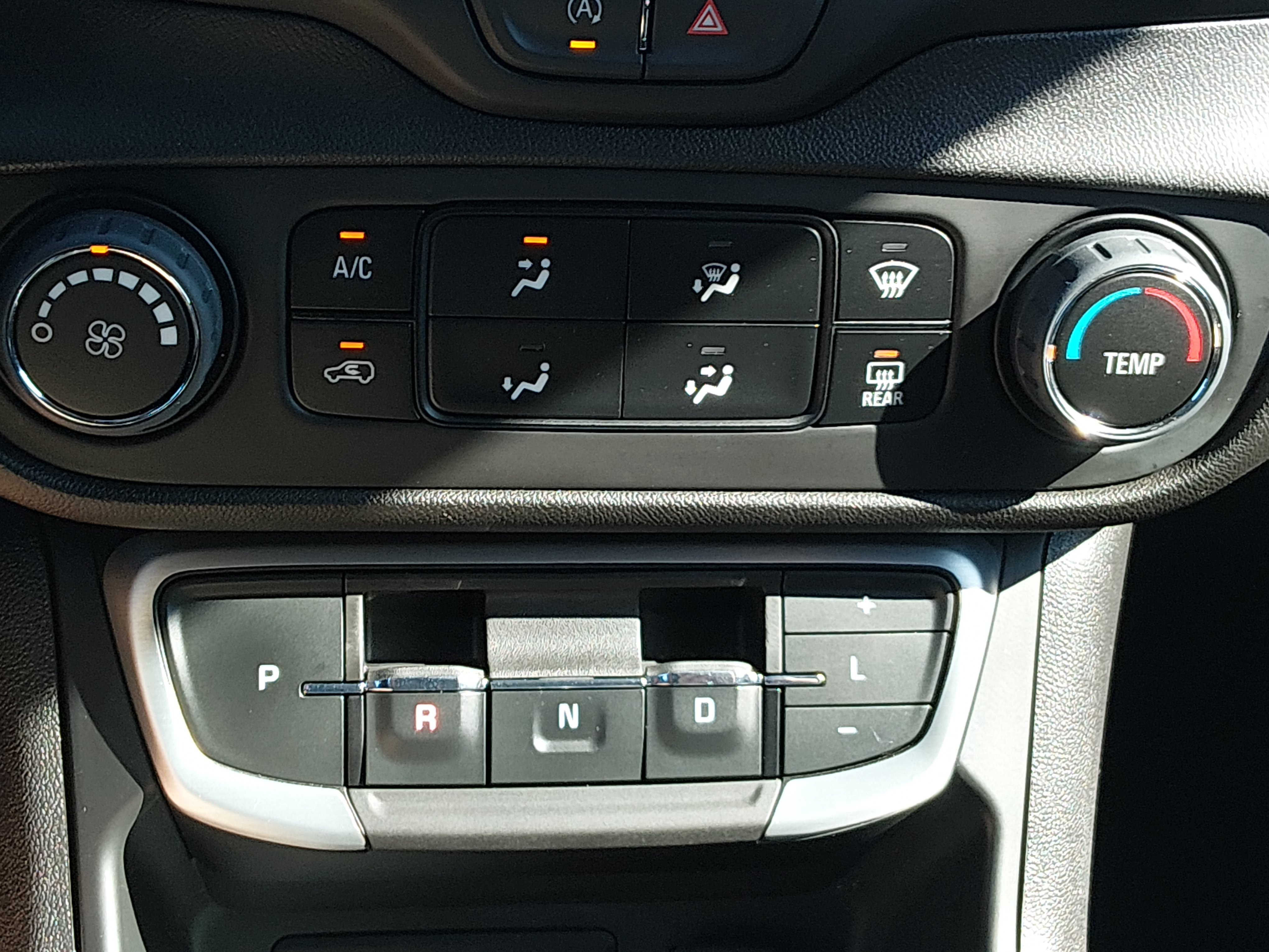 2024 GMC Terrain SLE - Photo 18