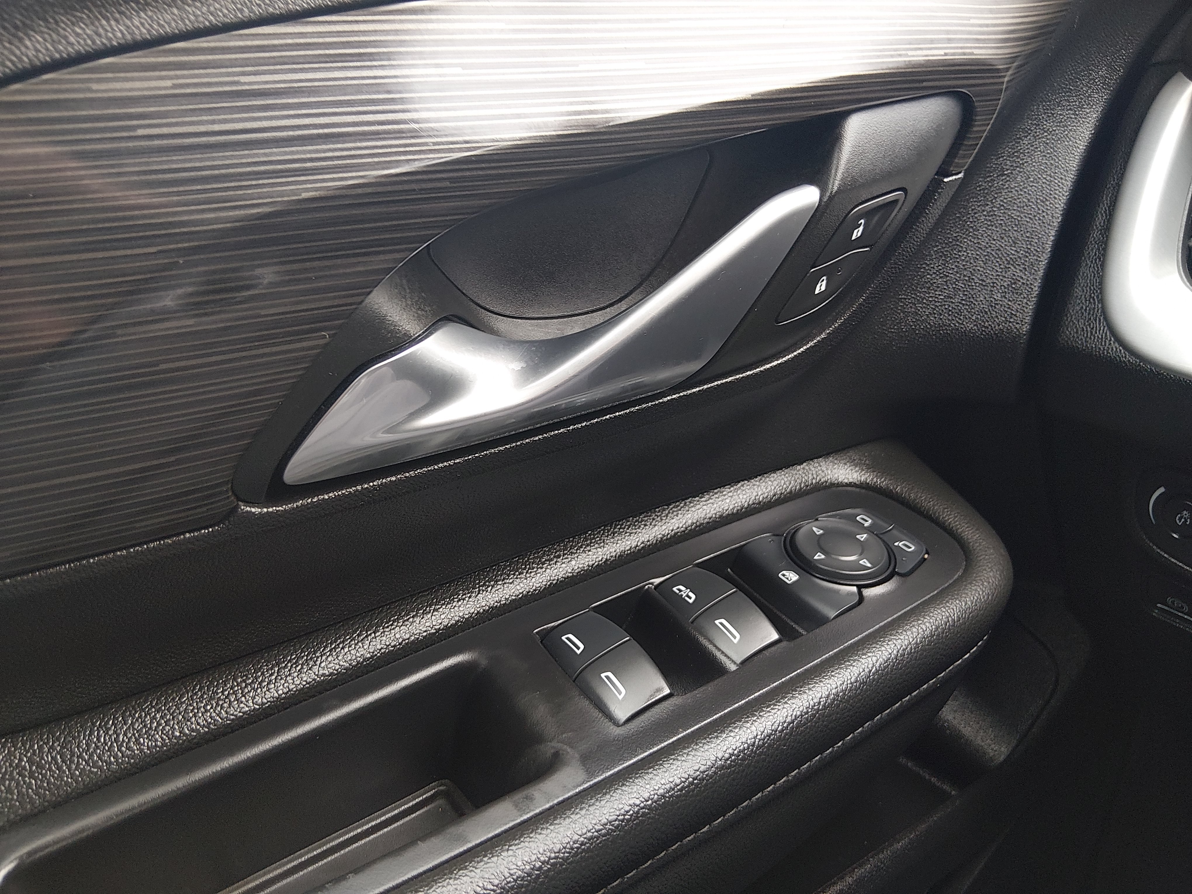 2024 GMC Terrain SLE - Photo 18