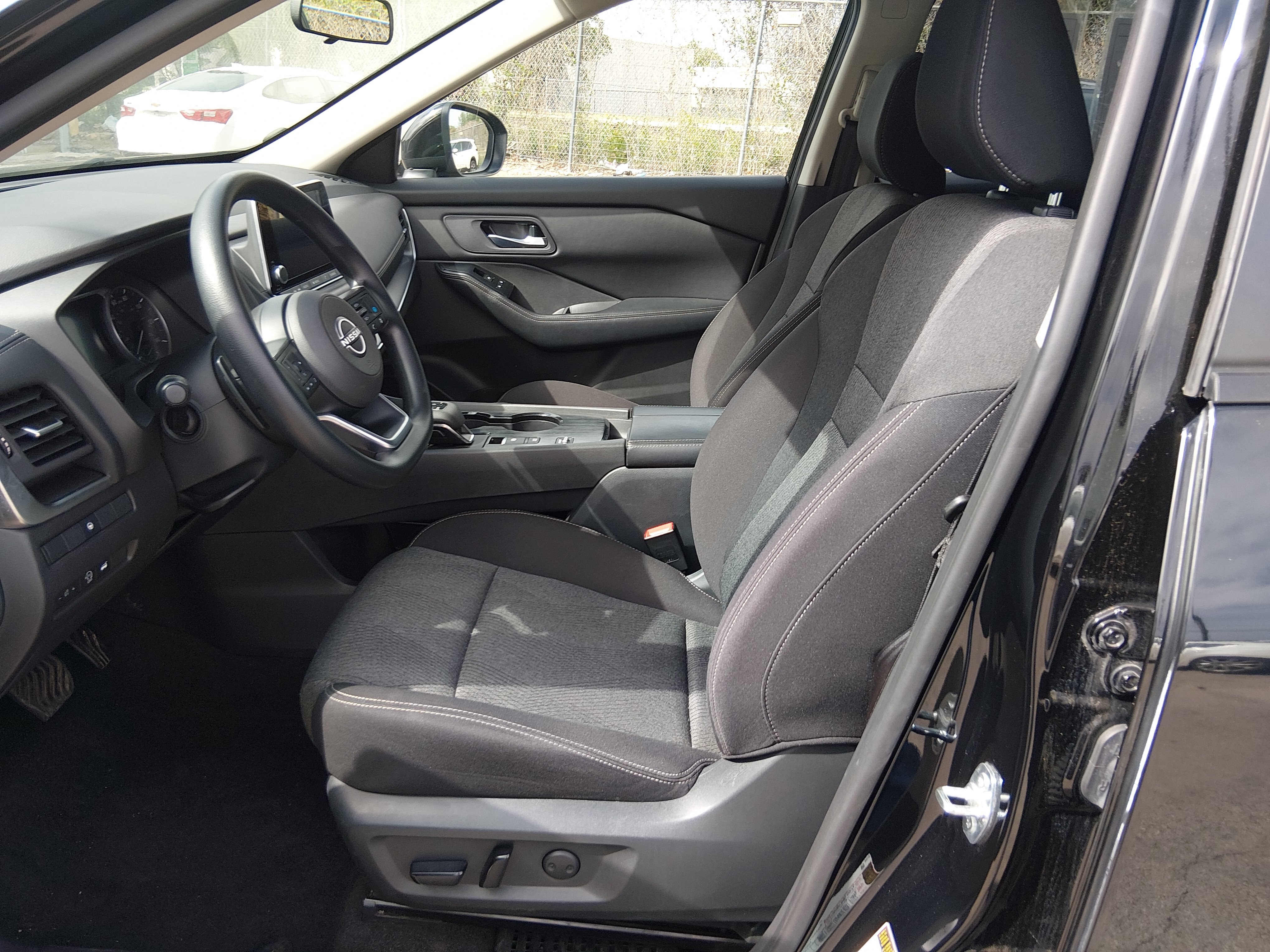 2024 Nissan Rogue SV - Photo 20