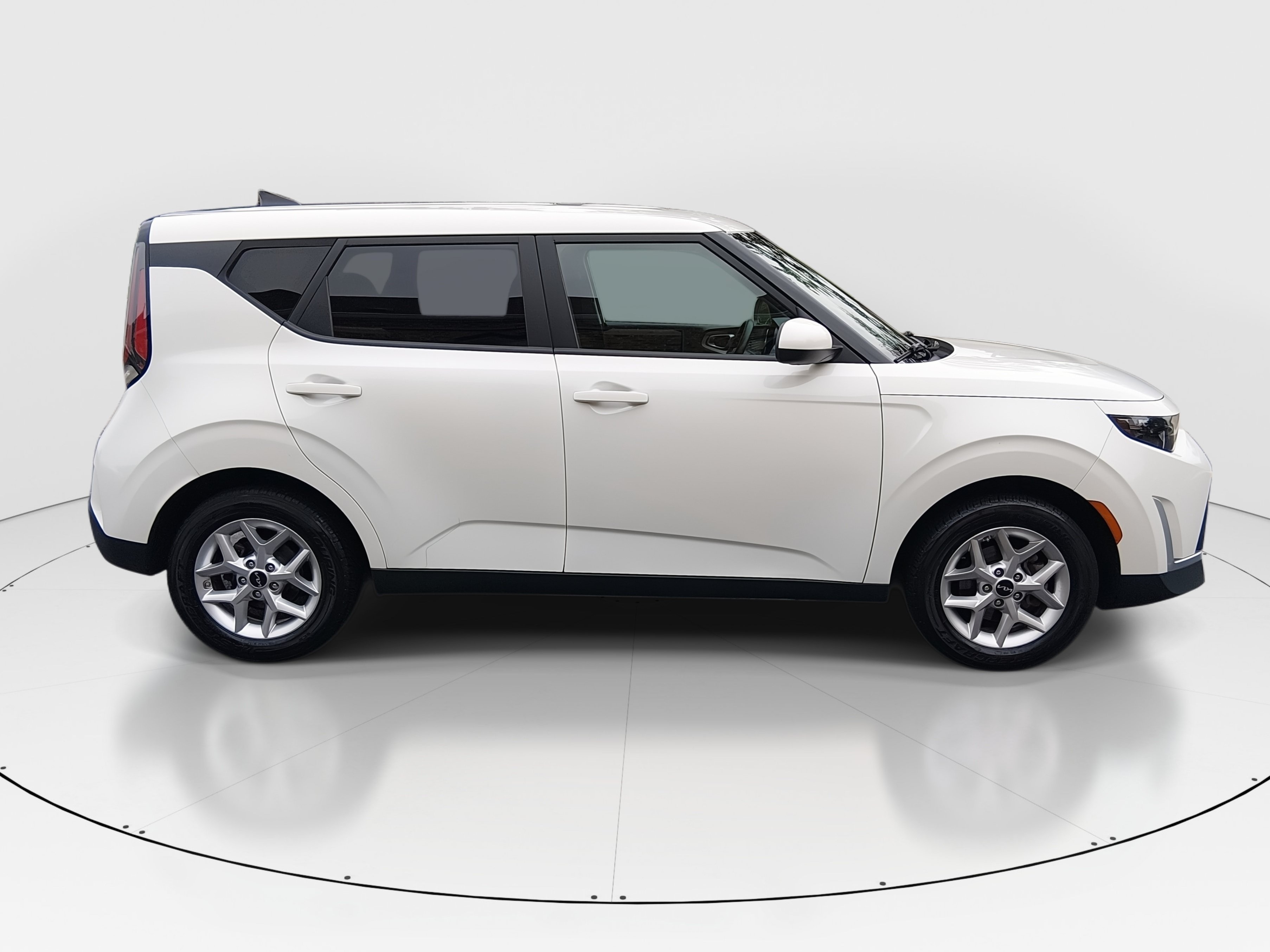 2024 Kia Soul LX - Photo 8