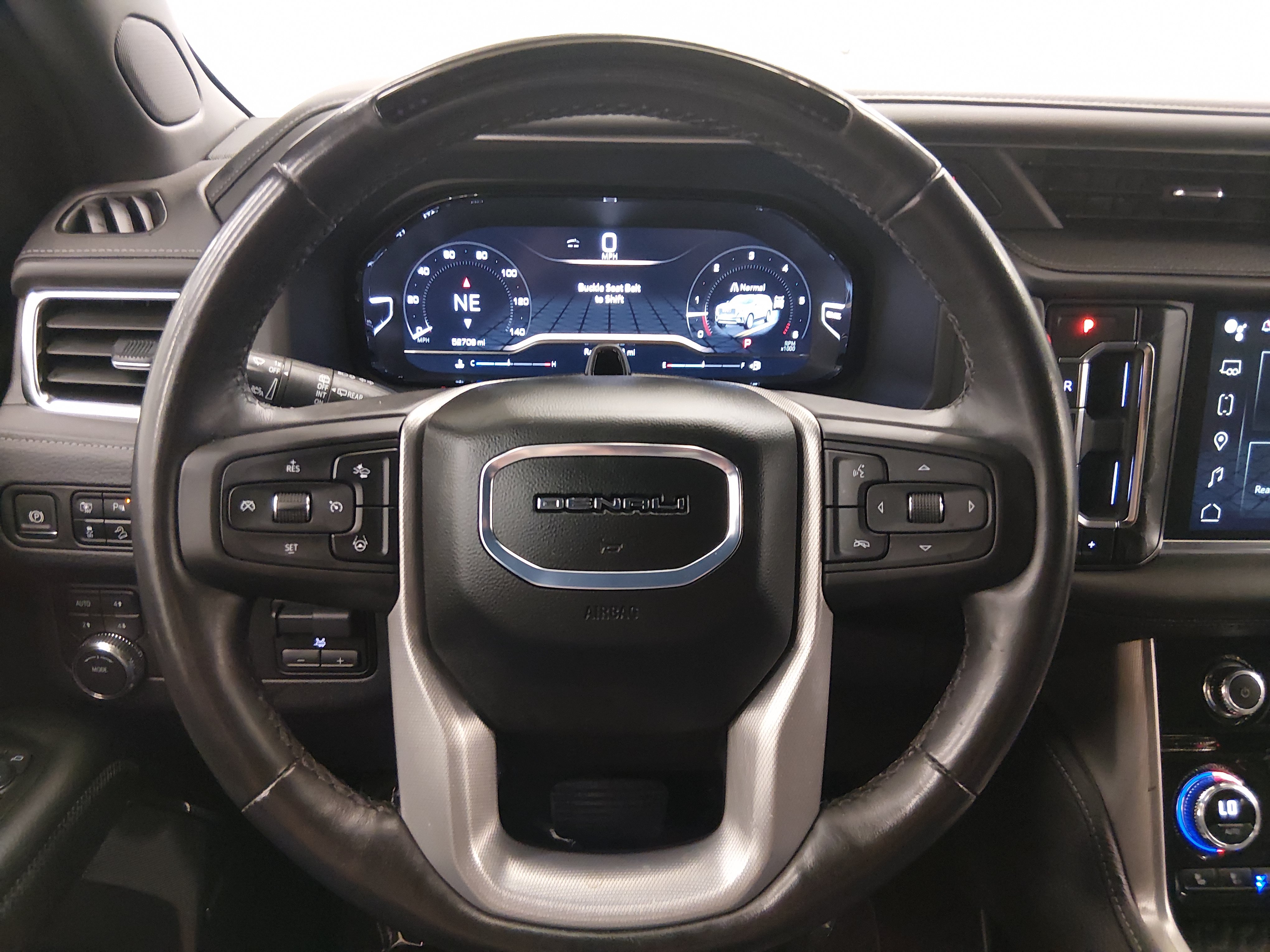 2024 GMC Yukon Denali - Photo 12