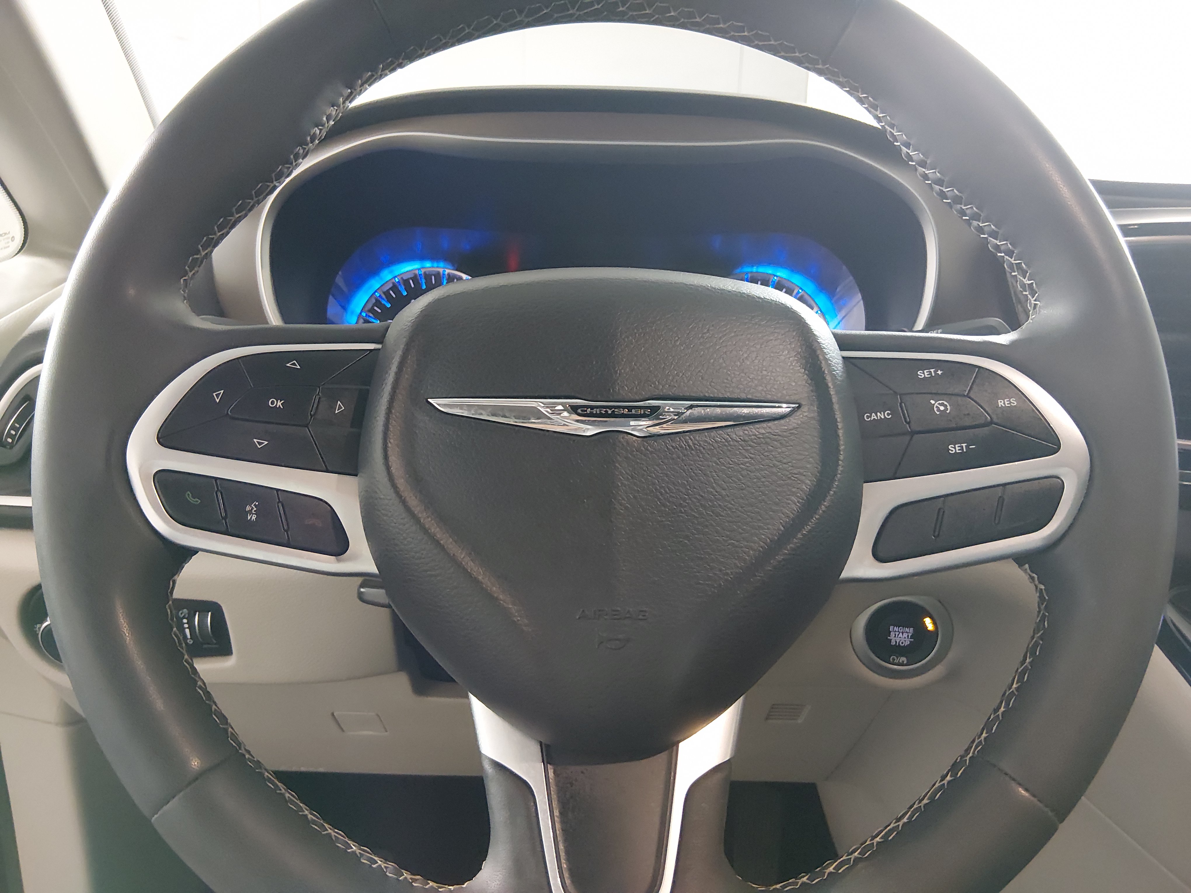 2023 Chrysler Voyager LX - Photo 12