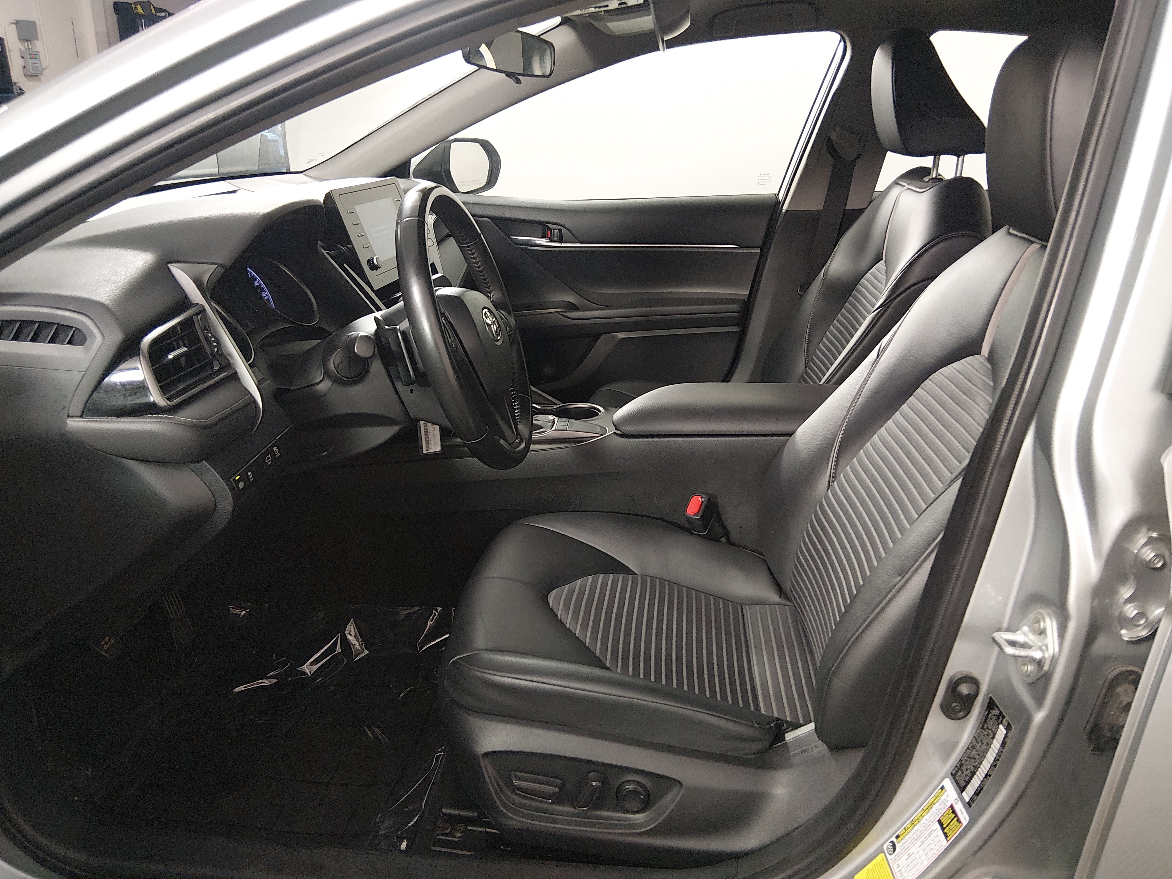 2024 Toyota Camry SE - Photo 19