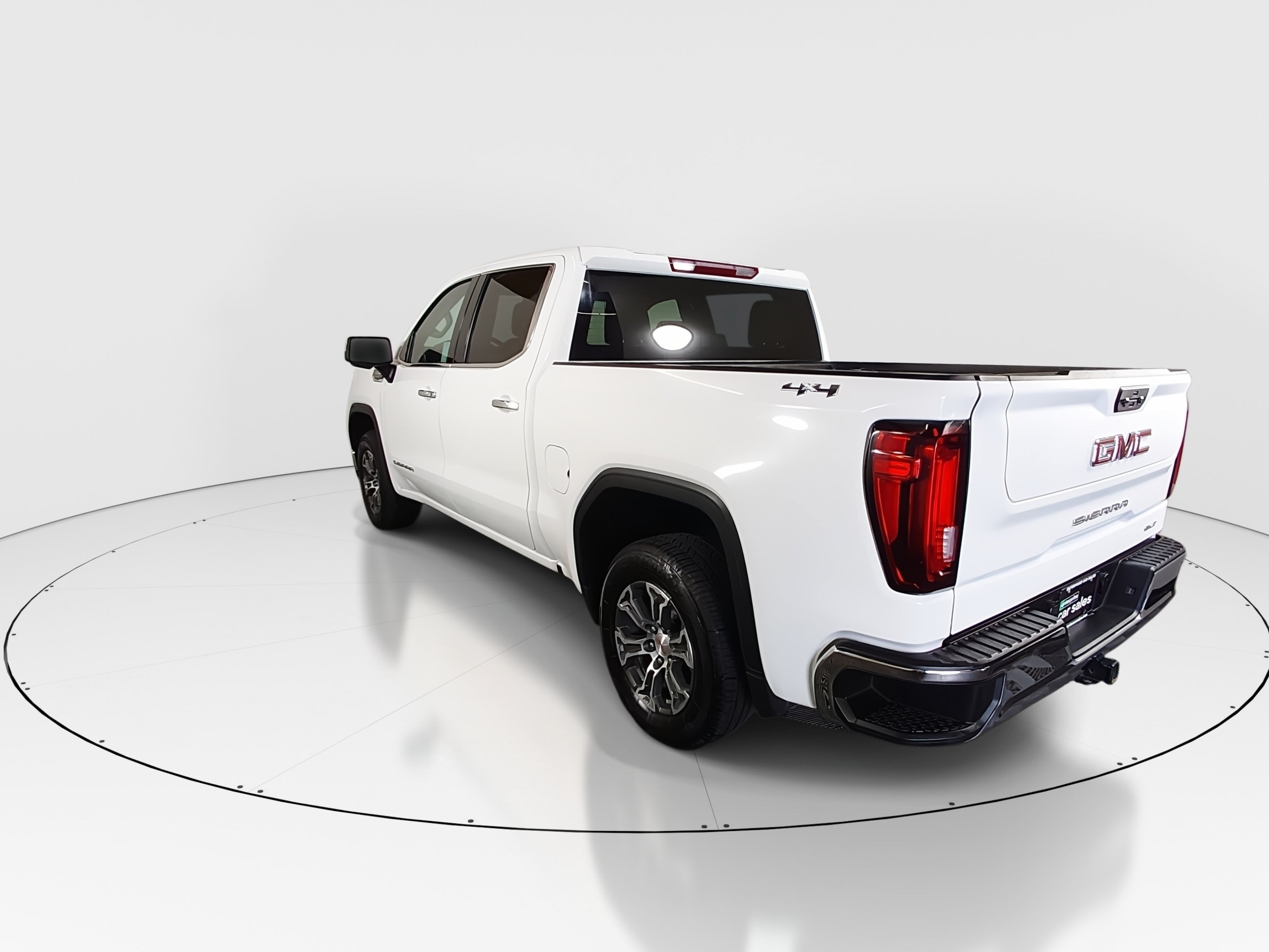 2024 GMC Sierra 1500 SLT - Photo 5