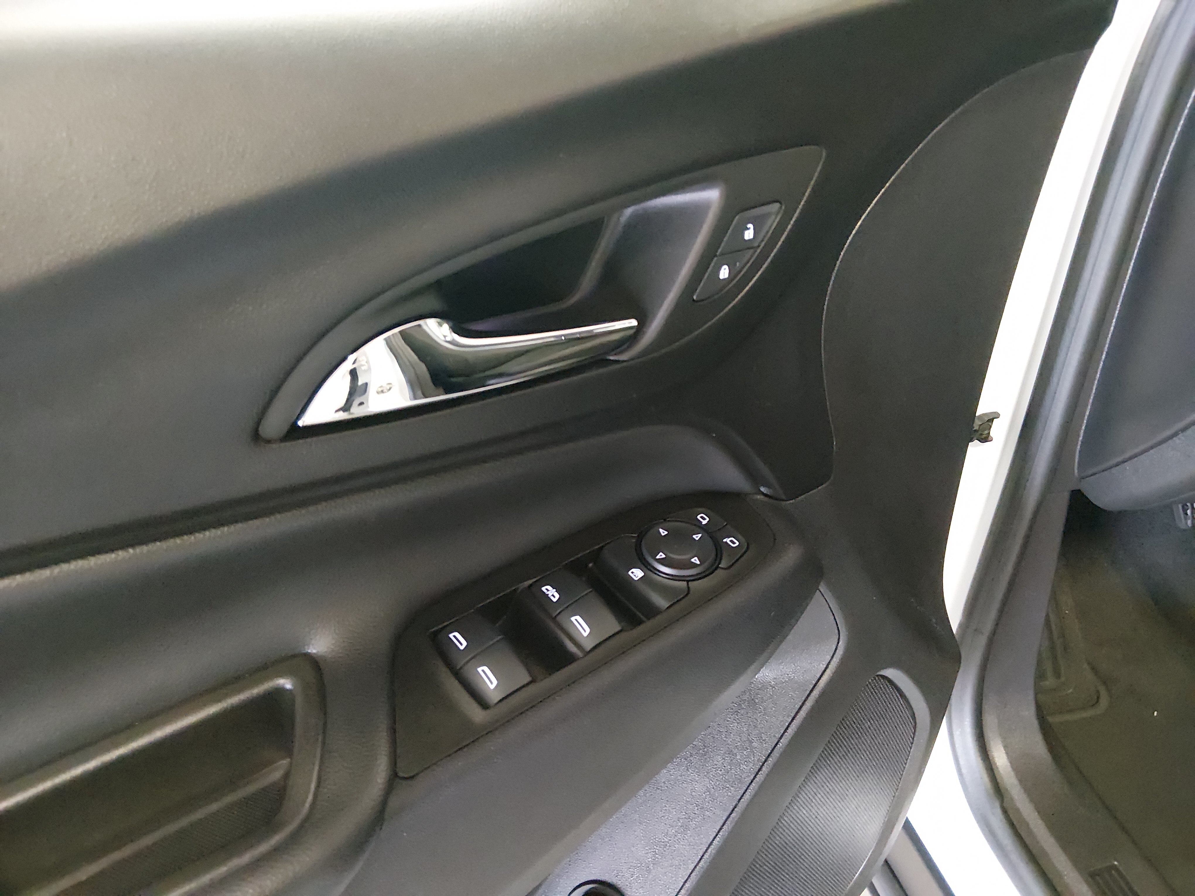 2024 Chevrolet Equinox LT - Photo 17