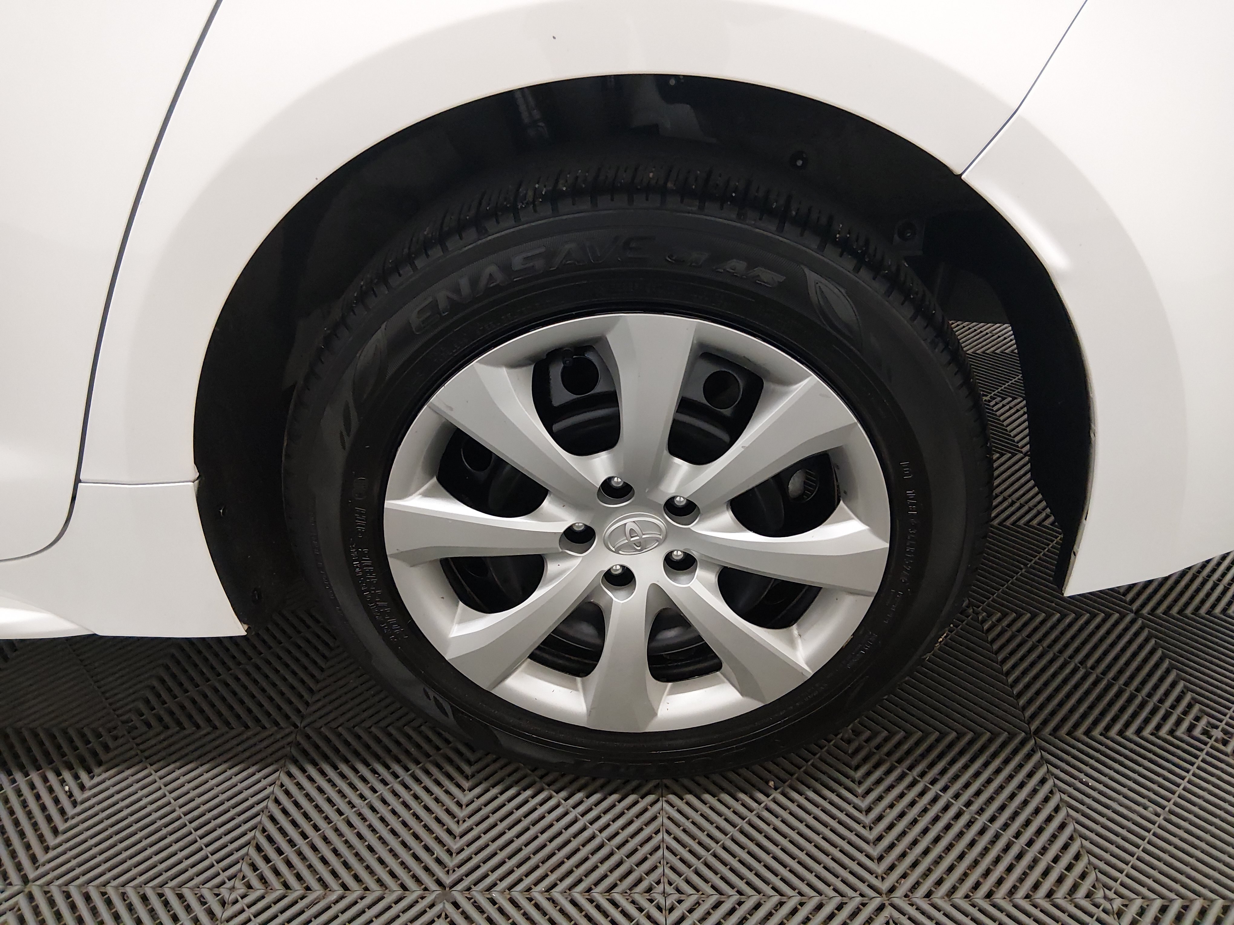 2024 Toyota Corolla LE - Photo 10