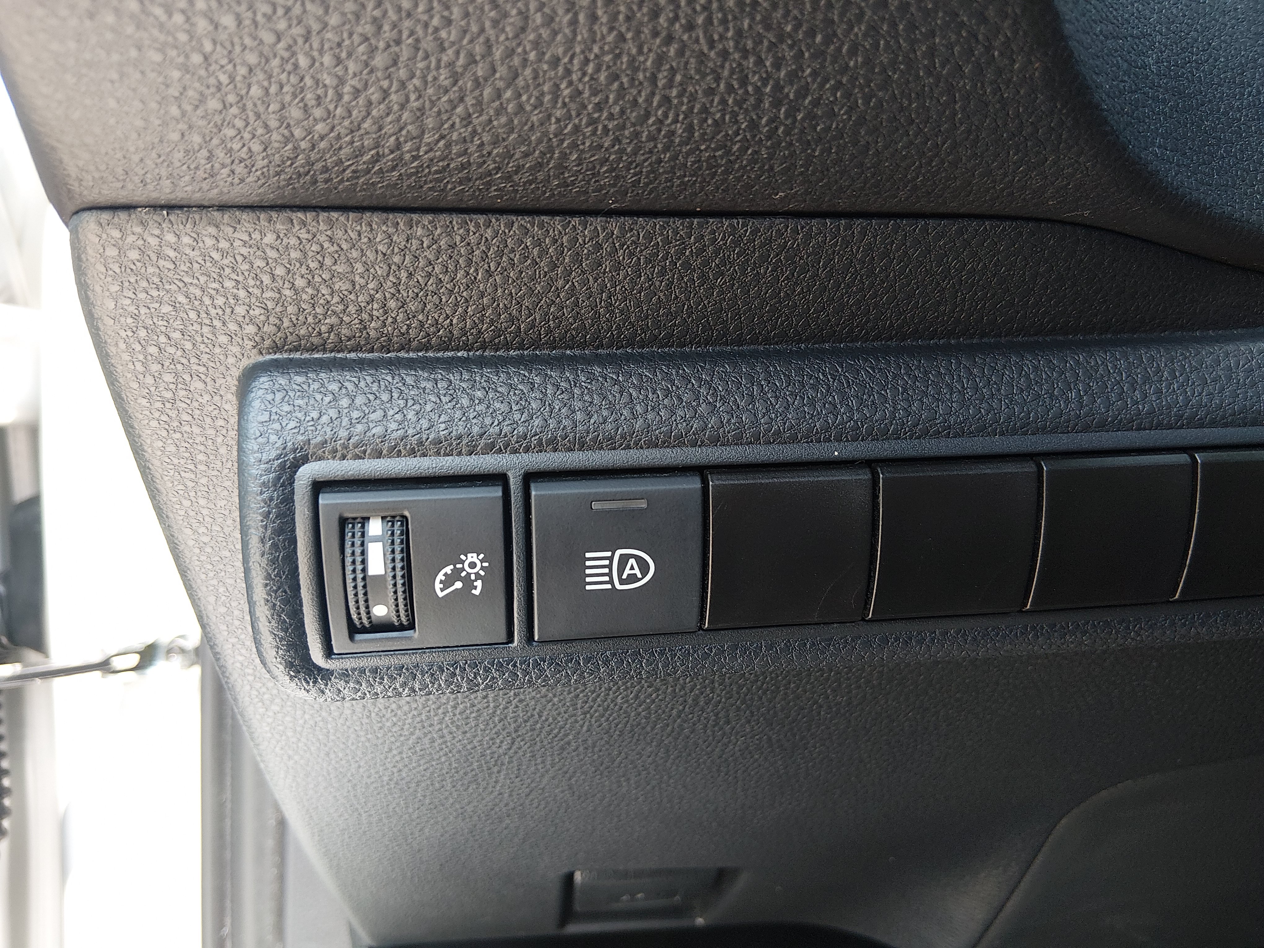 2024 Toyota Corolla LE - Photo 13