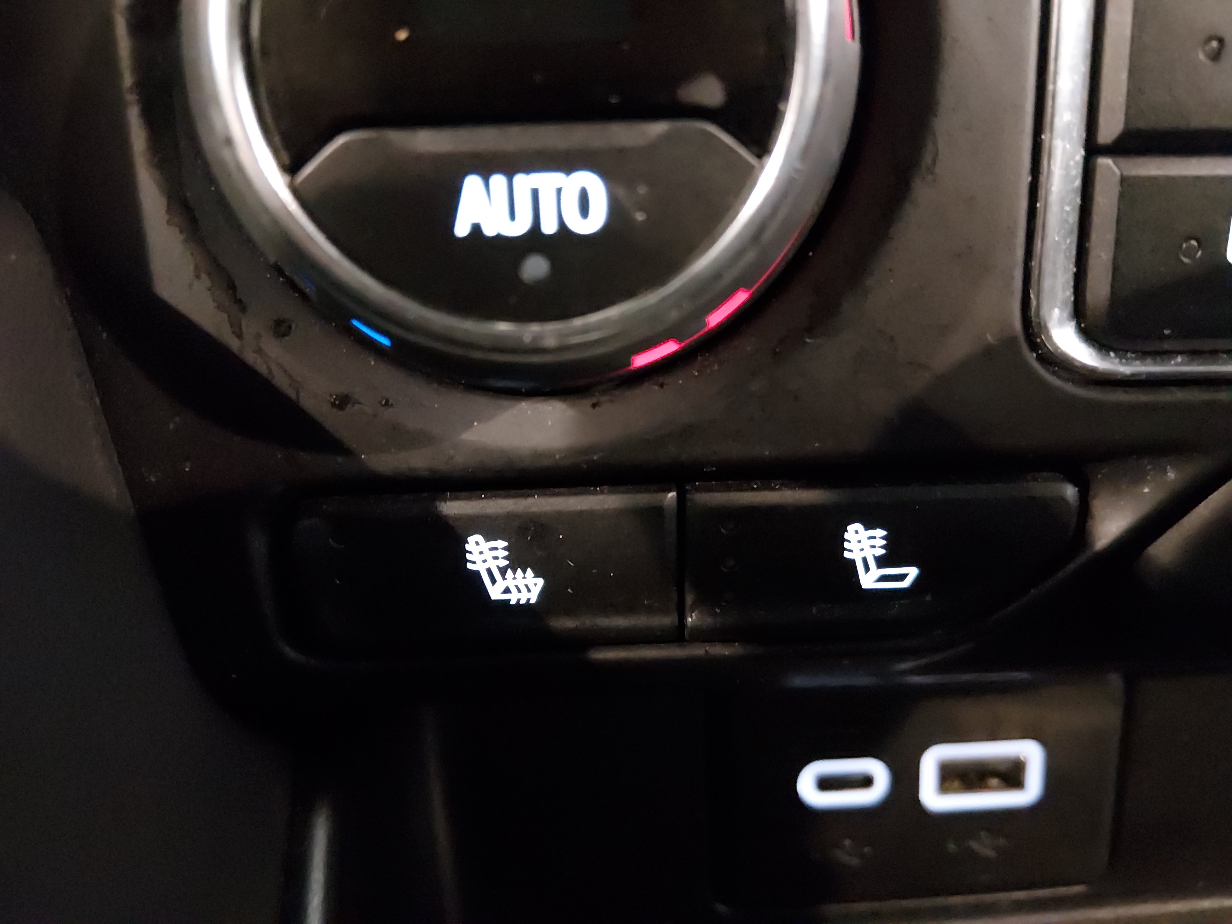 2024 Chevrolet Suburban LT - Photo 19