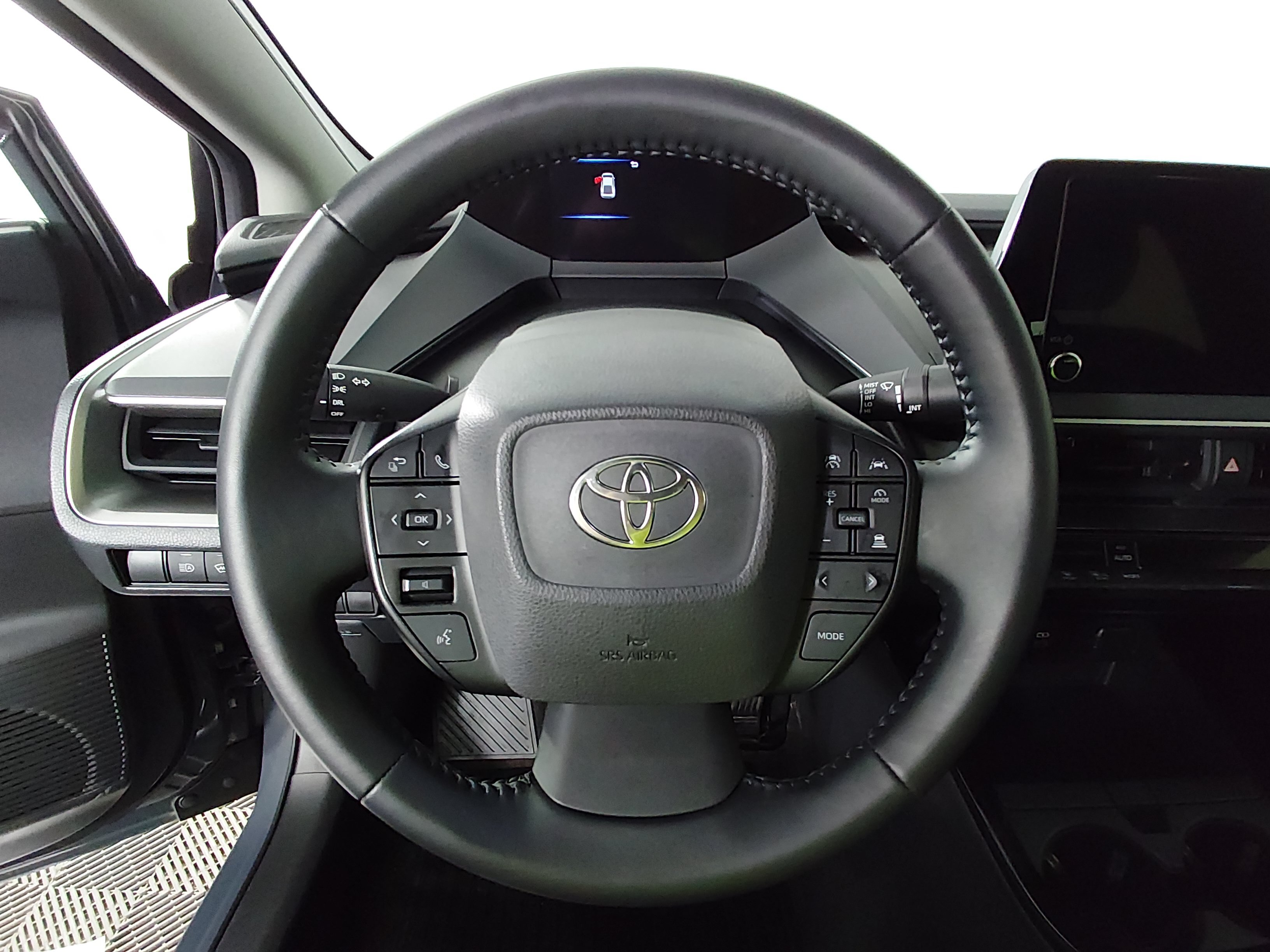 2025 Toyota Prius LE - Photo 12