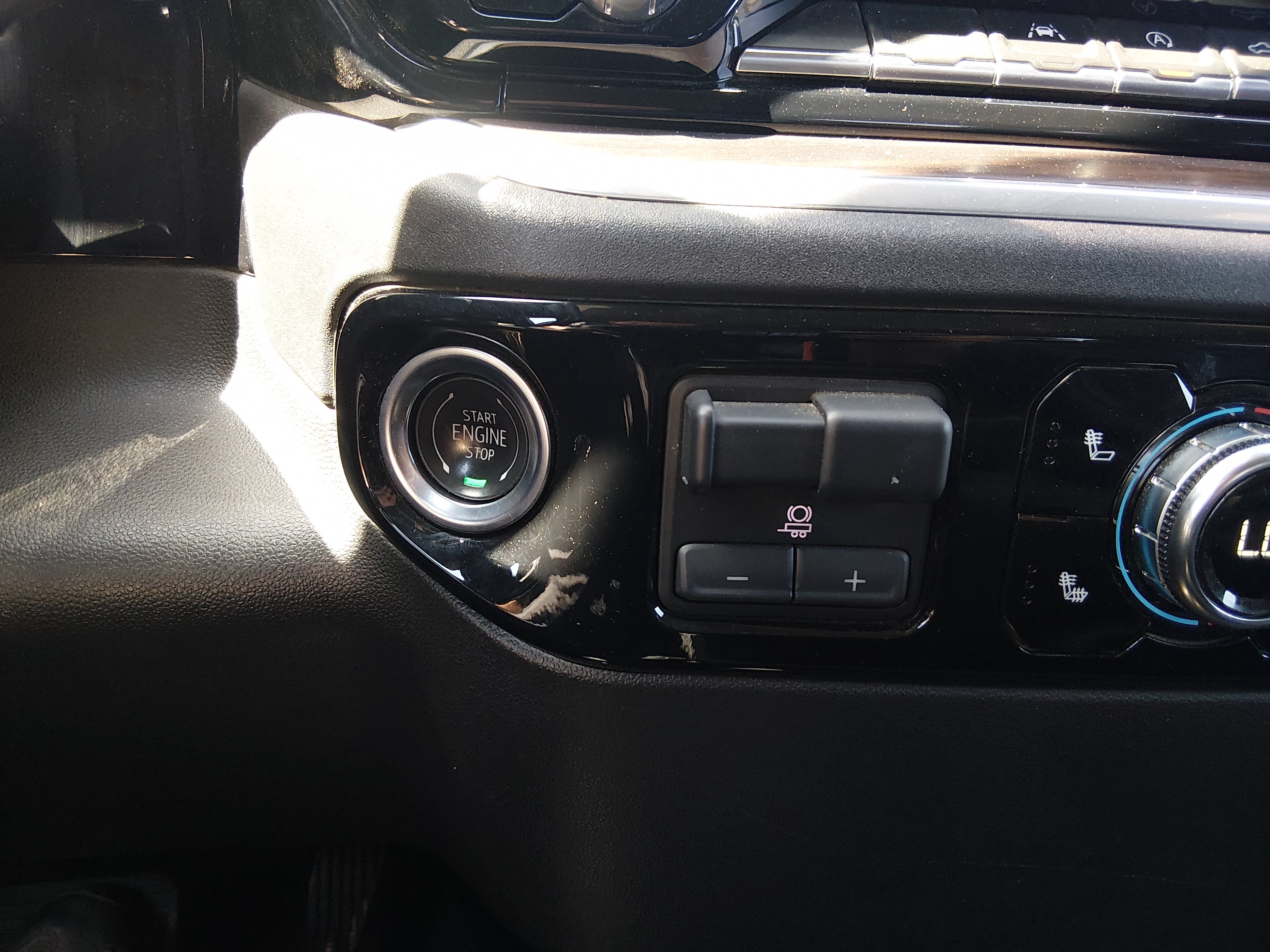 2025 GMC Sierra 1500 SLT - Photo 16