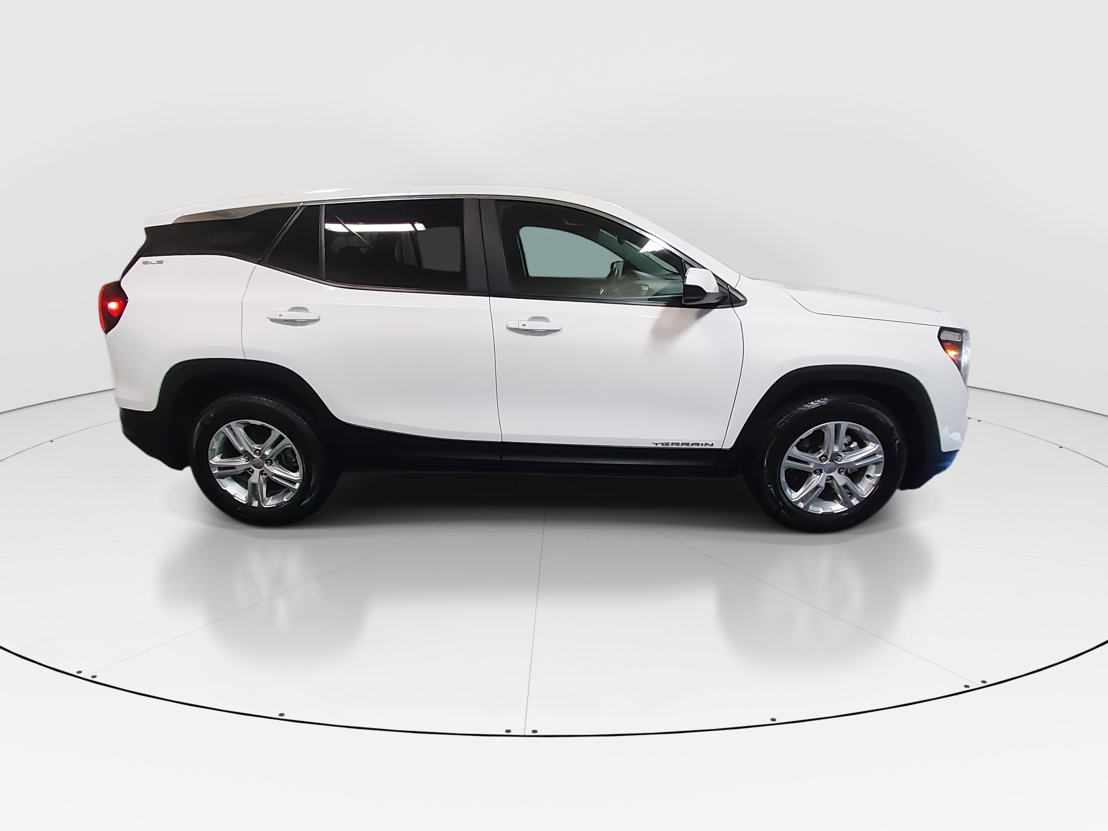 2024 GMC Terrain SLE - Photo 8