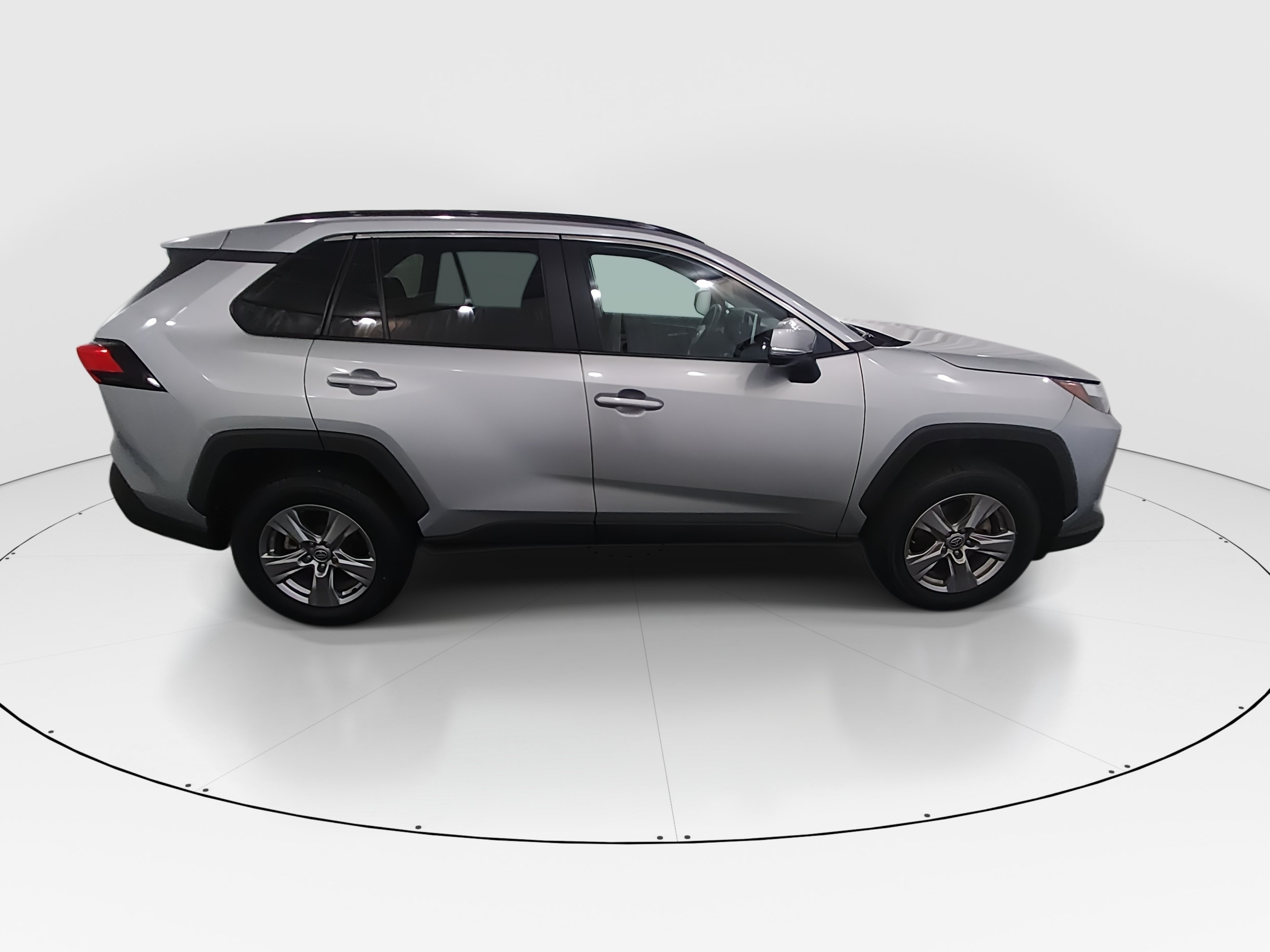 2024 Toyota RAV4 XLE - Photo 8