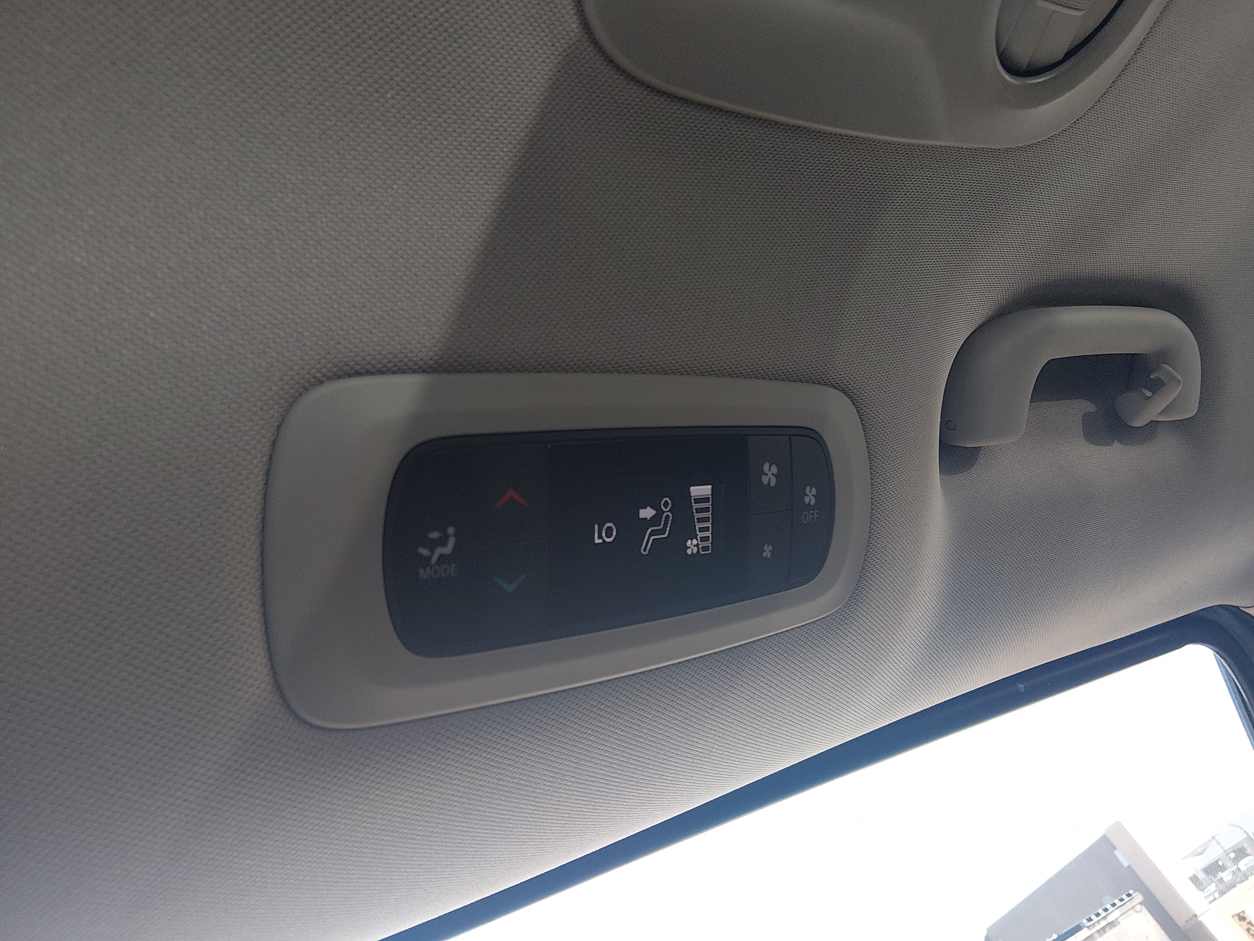 2023 Chrysler Voyager LX - Photo 21