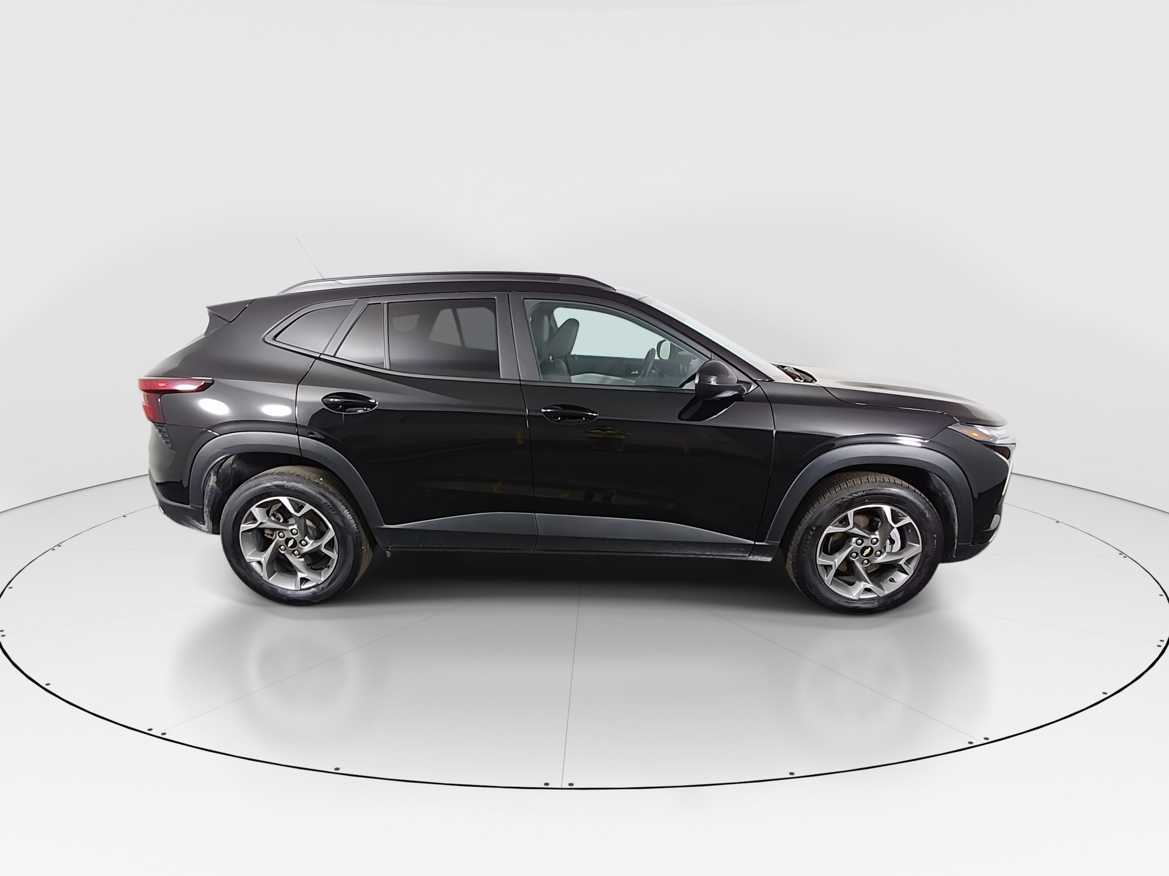 2025 Chevrolet Trax LT - Photo 8