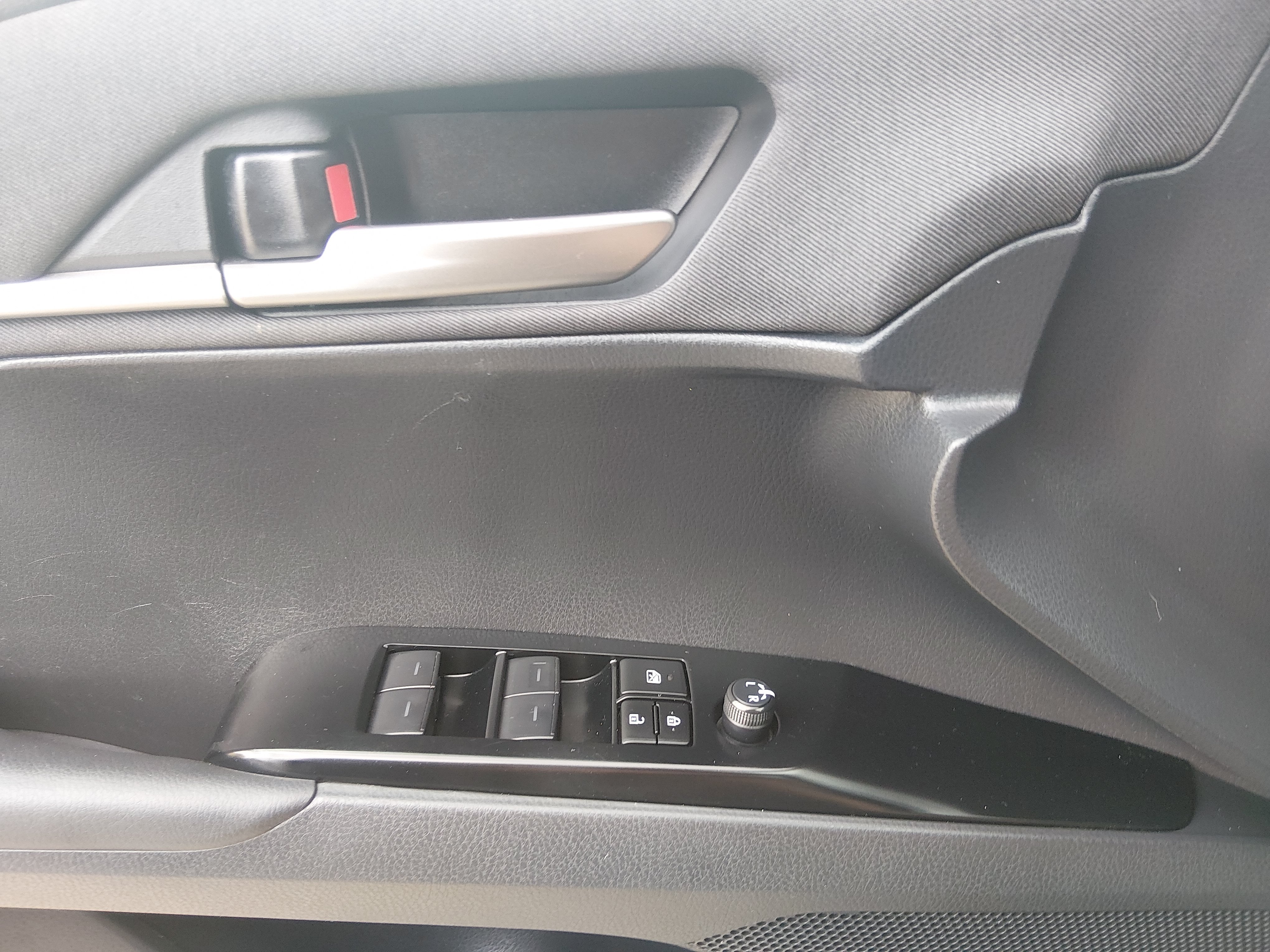 2025 Toyota Camry LE - Photo 17
