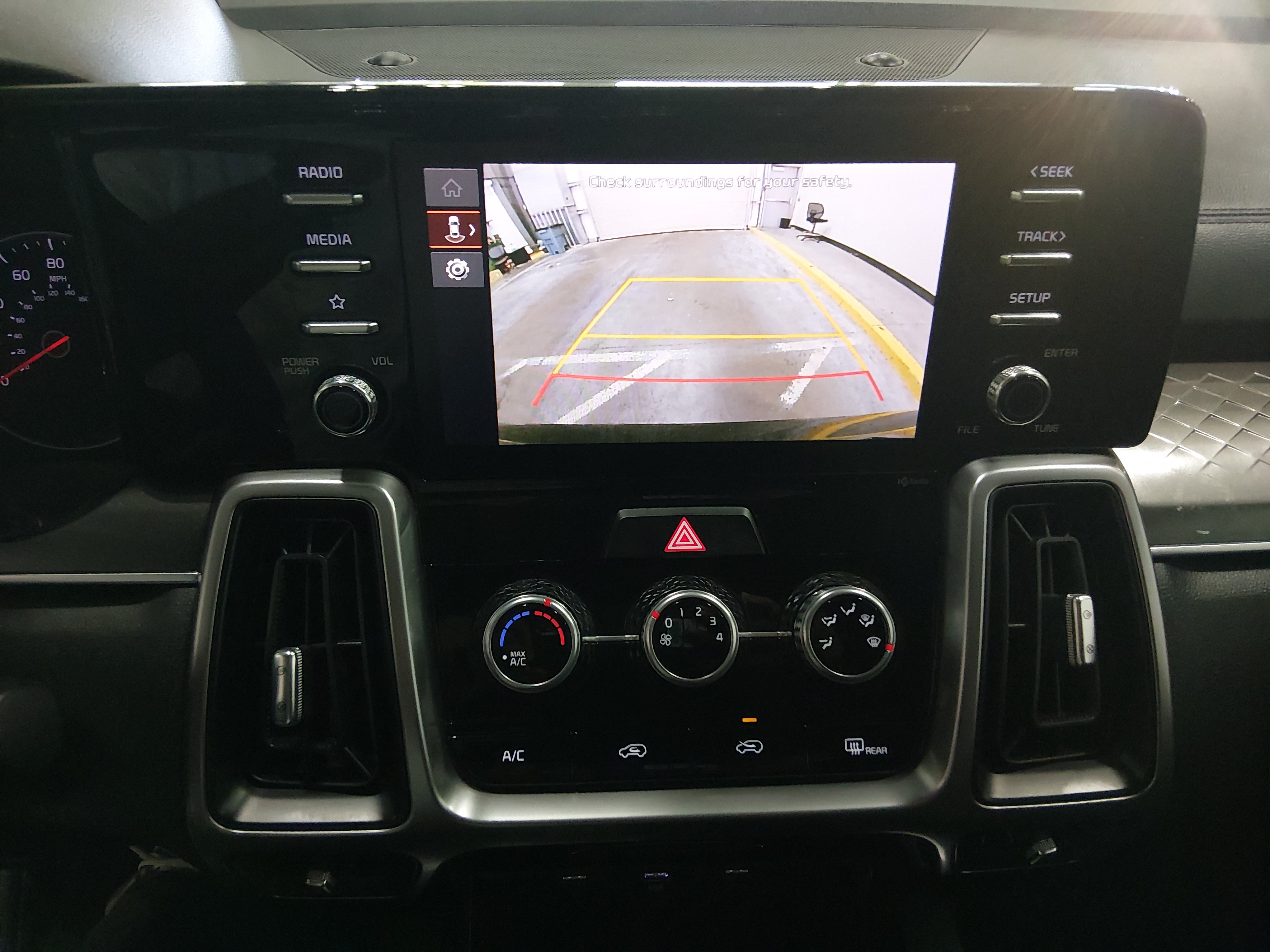 2023 Kia Sorento LX - Photo 16