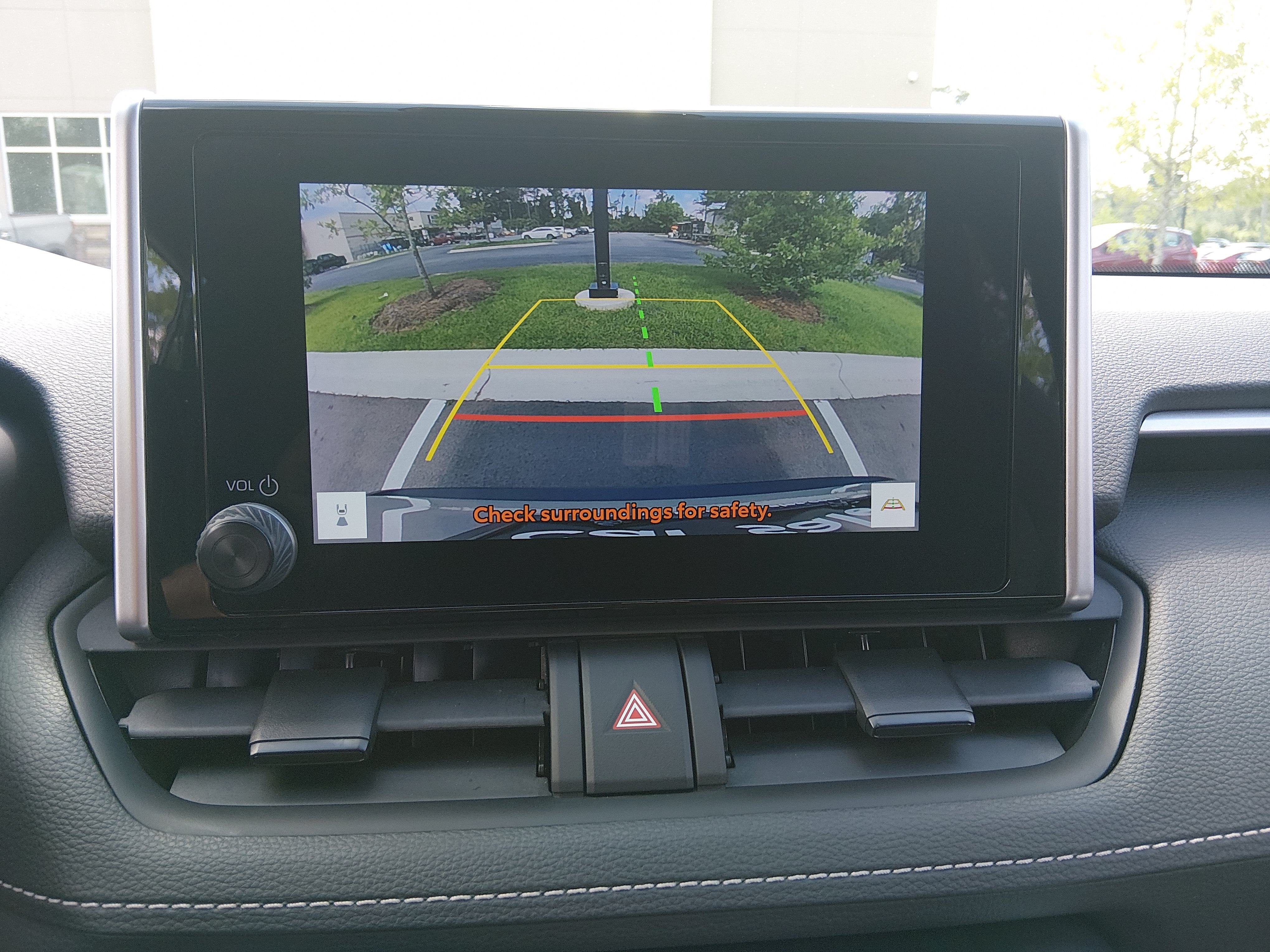 2024 Toyota RAV4 XLE - Photo 16