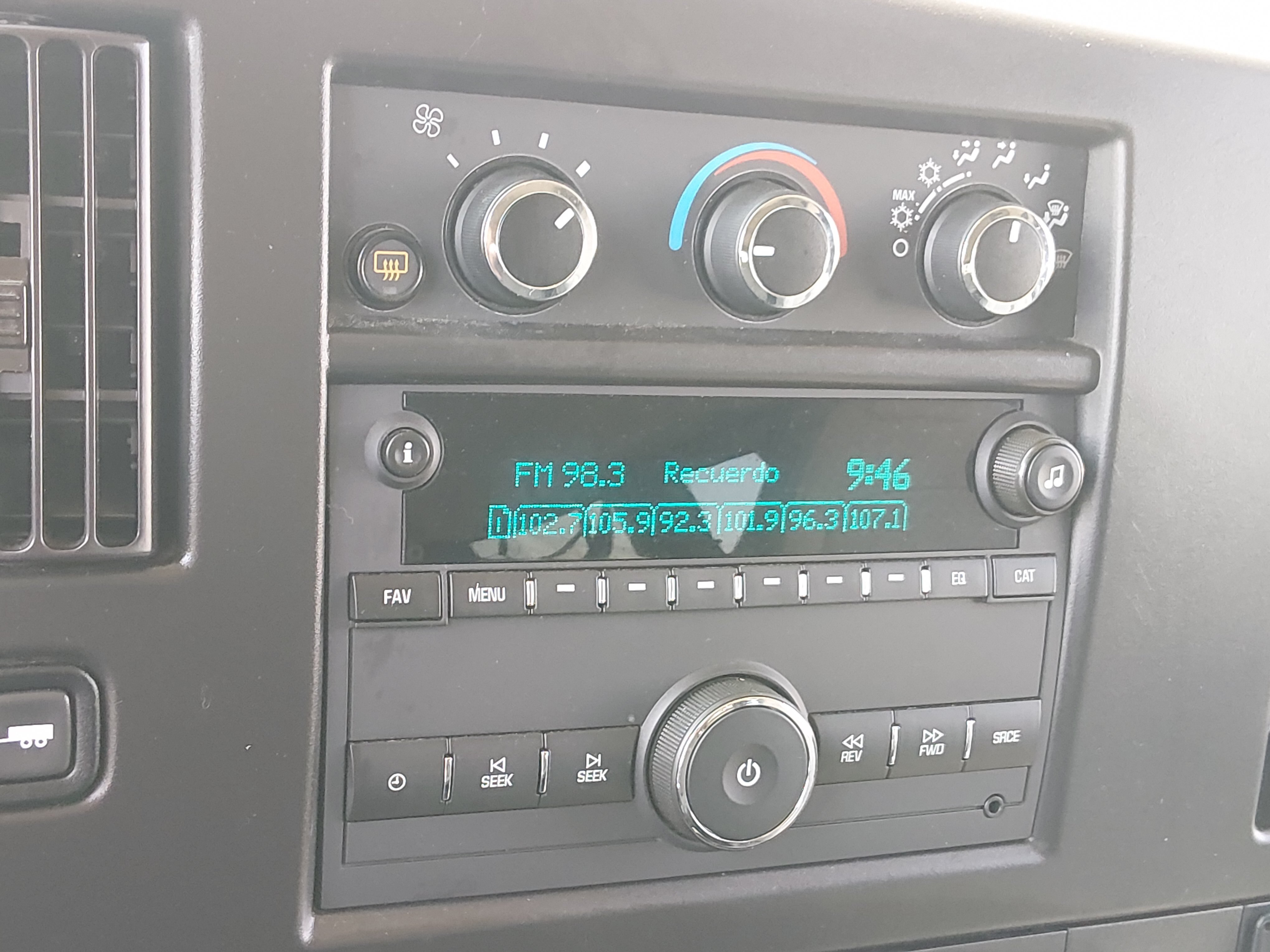 2023 Chevrolet Express Passenger LT - Photo 20