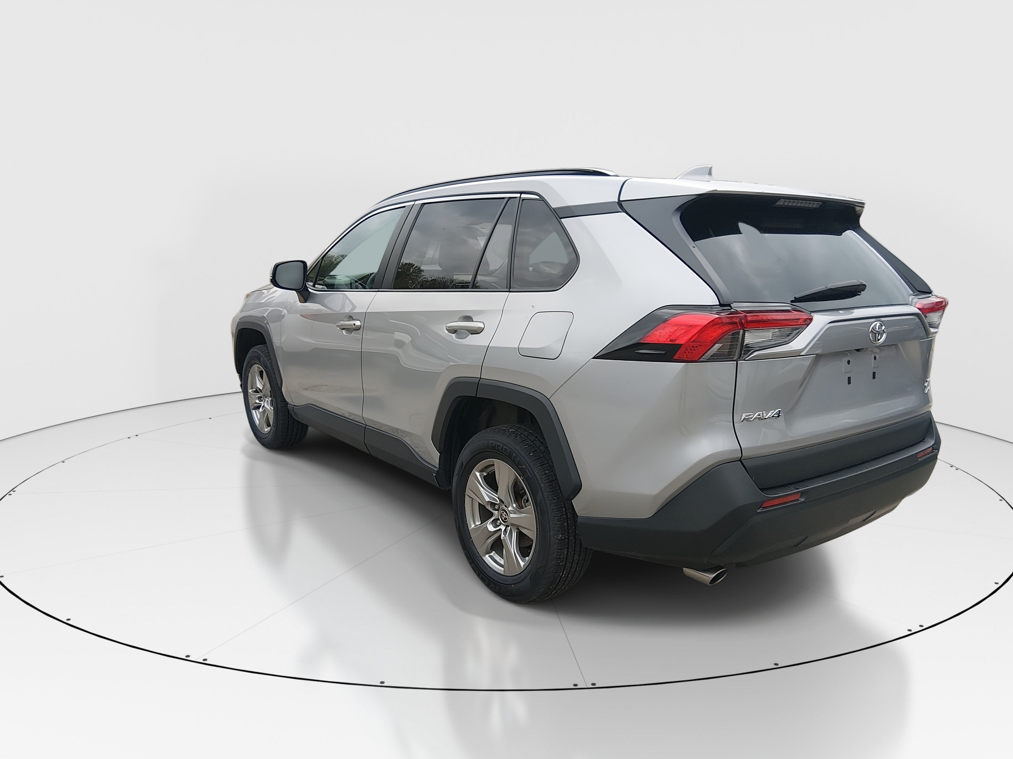 2024 Toyota RAV4 XLE - Photo 5