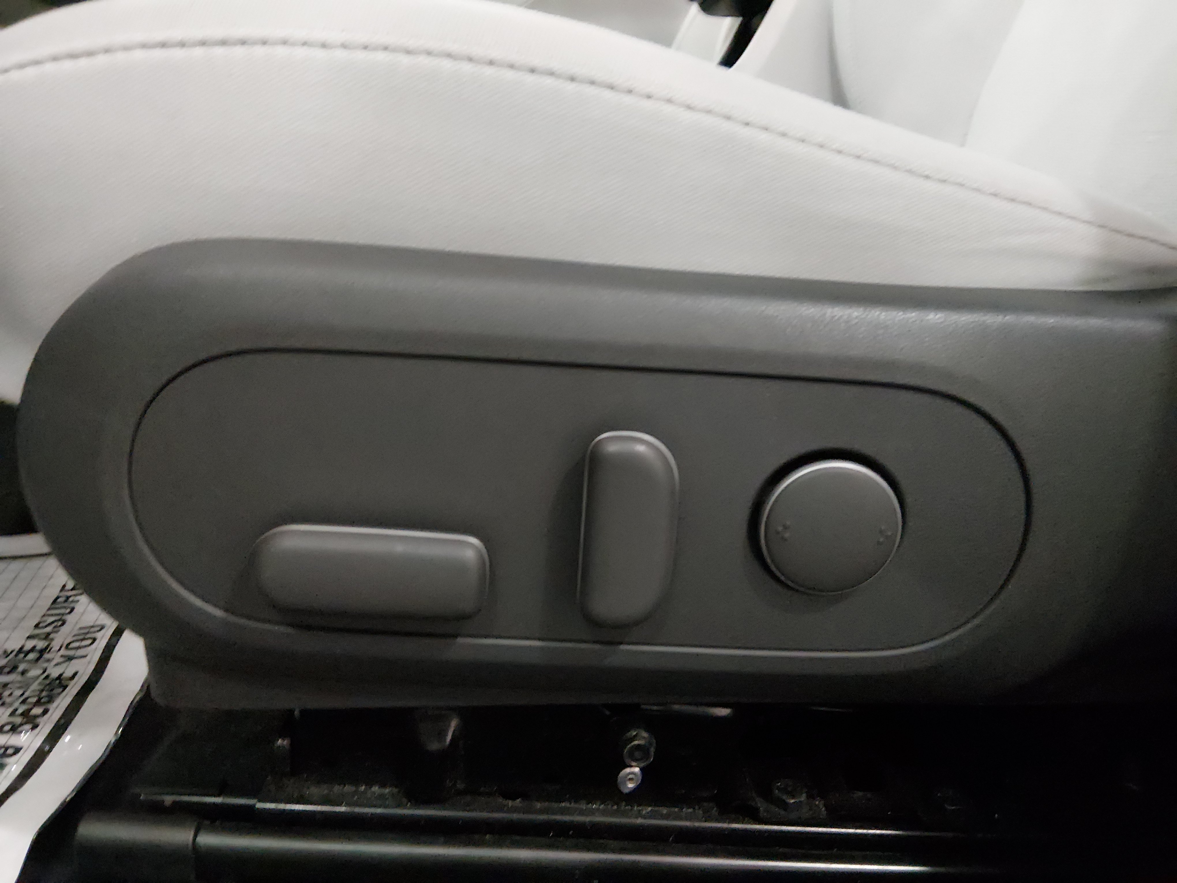 2025 Hyundai Kona SEL - Photo 17