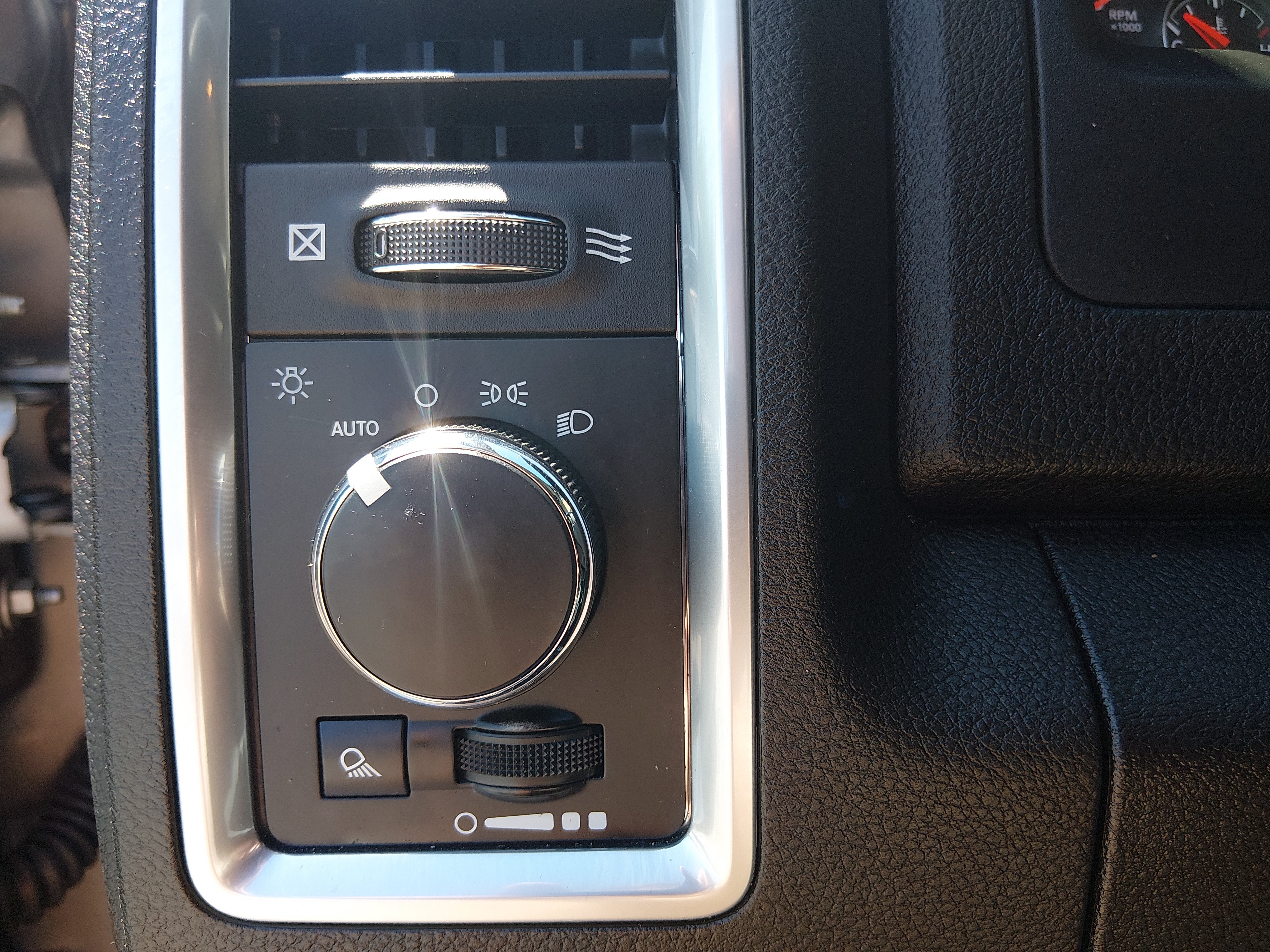 2024 RAM Ram 1500 Classic SLT - Photo 13