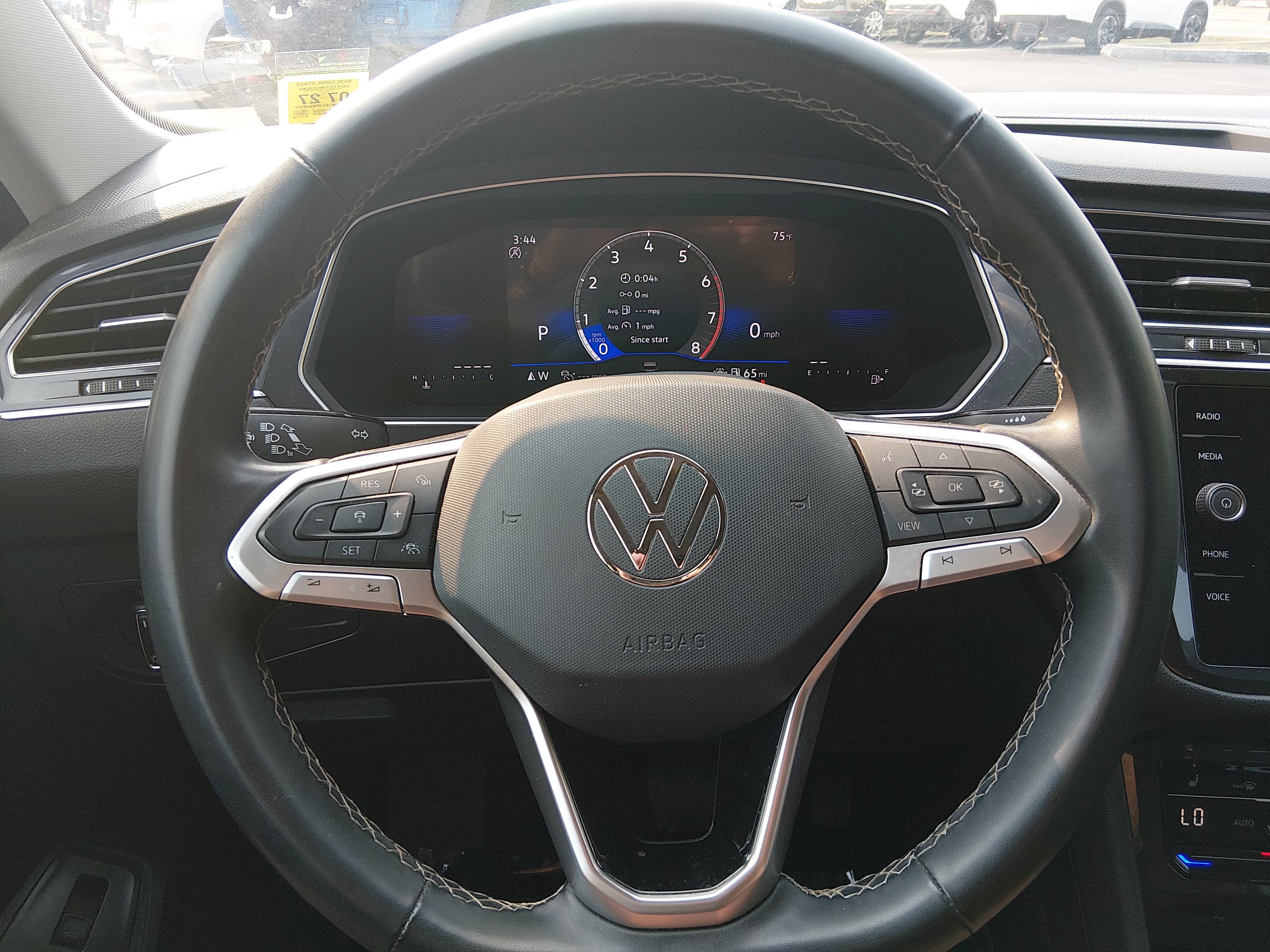 2024 Volkswagen Tiguan SE - Photo 12