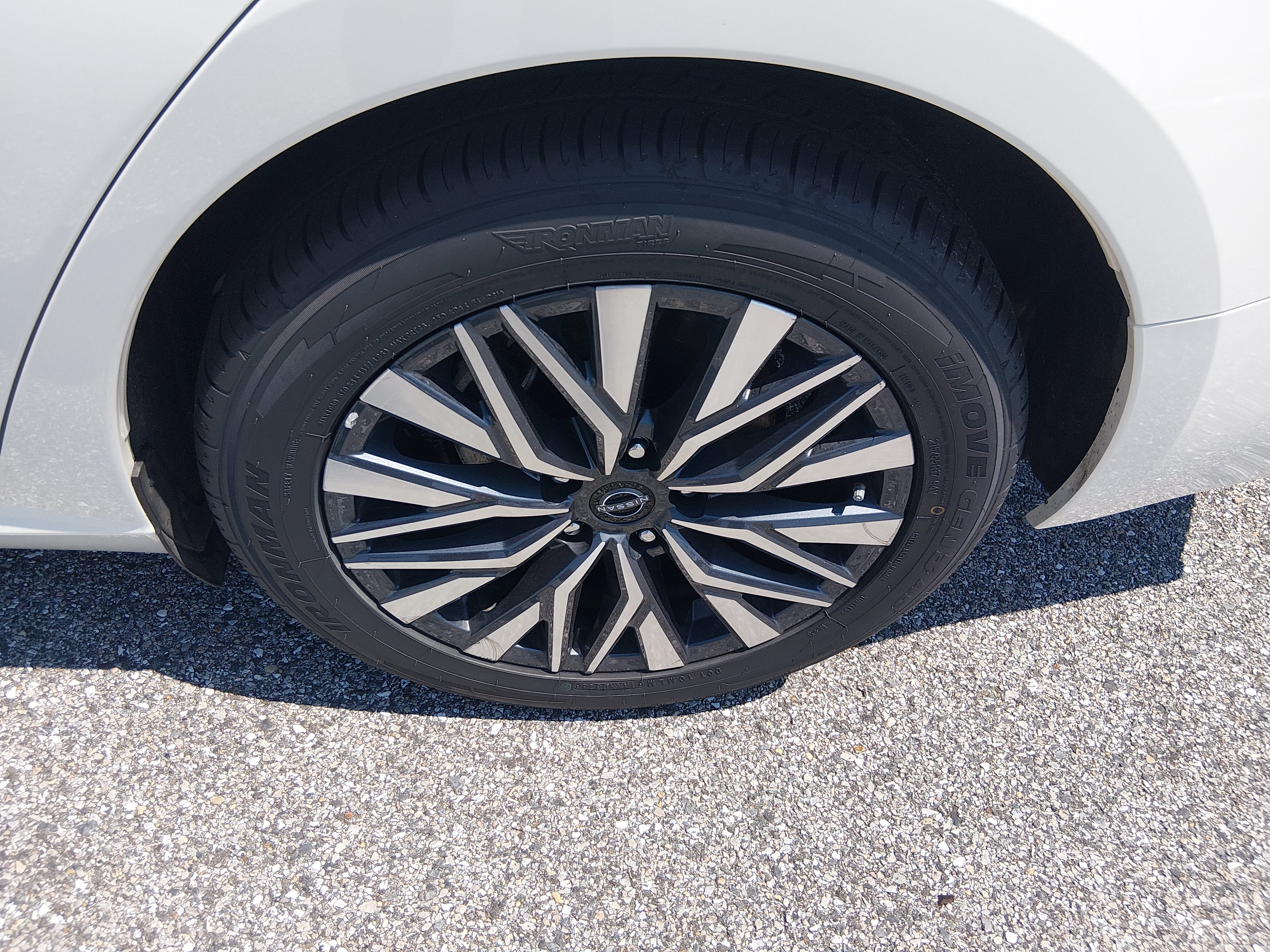 2025 Nissan Altima SV - Photo 10