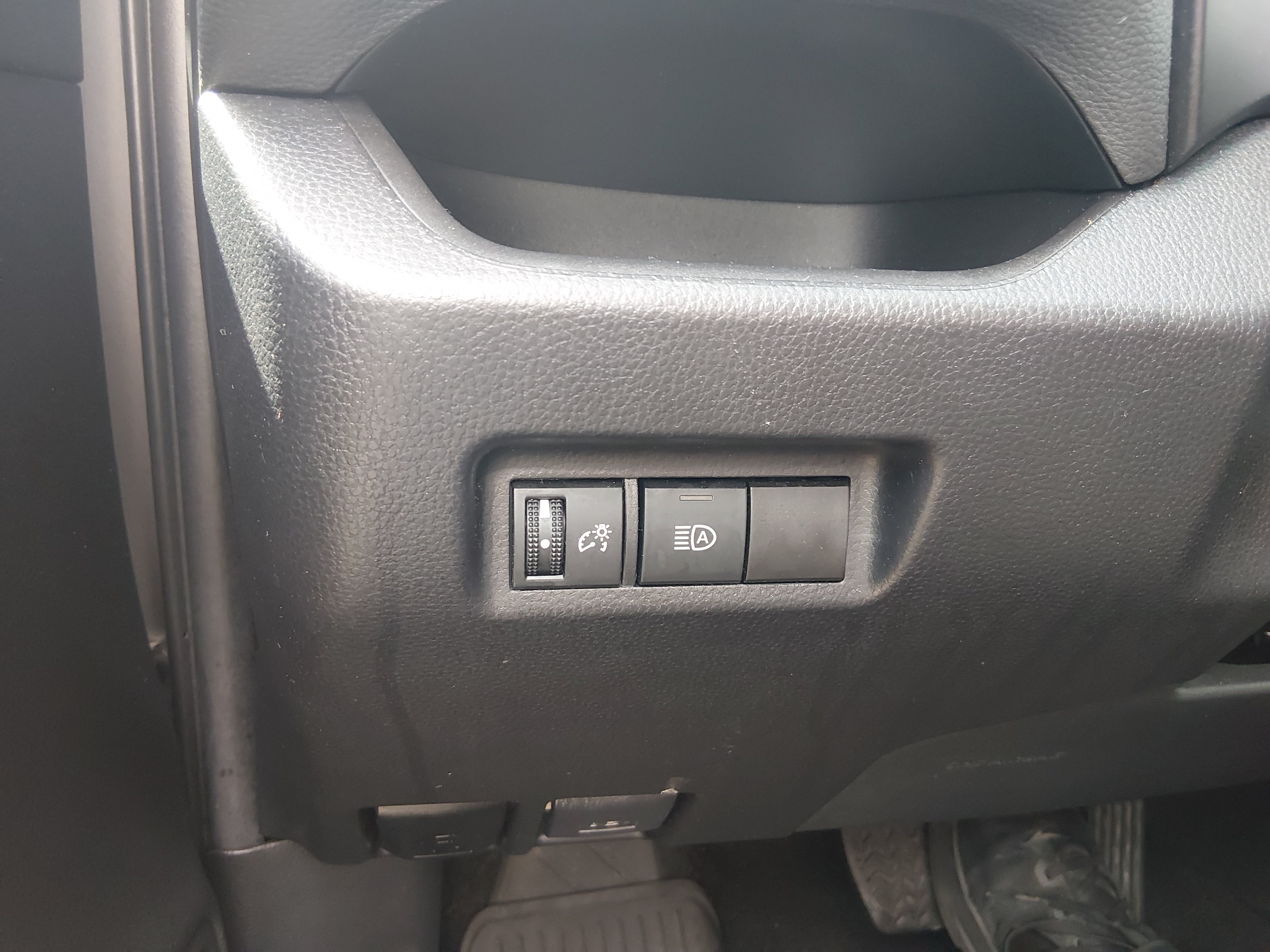 2022 Toyota RAV4 LE - Photo 17