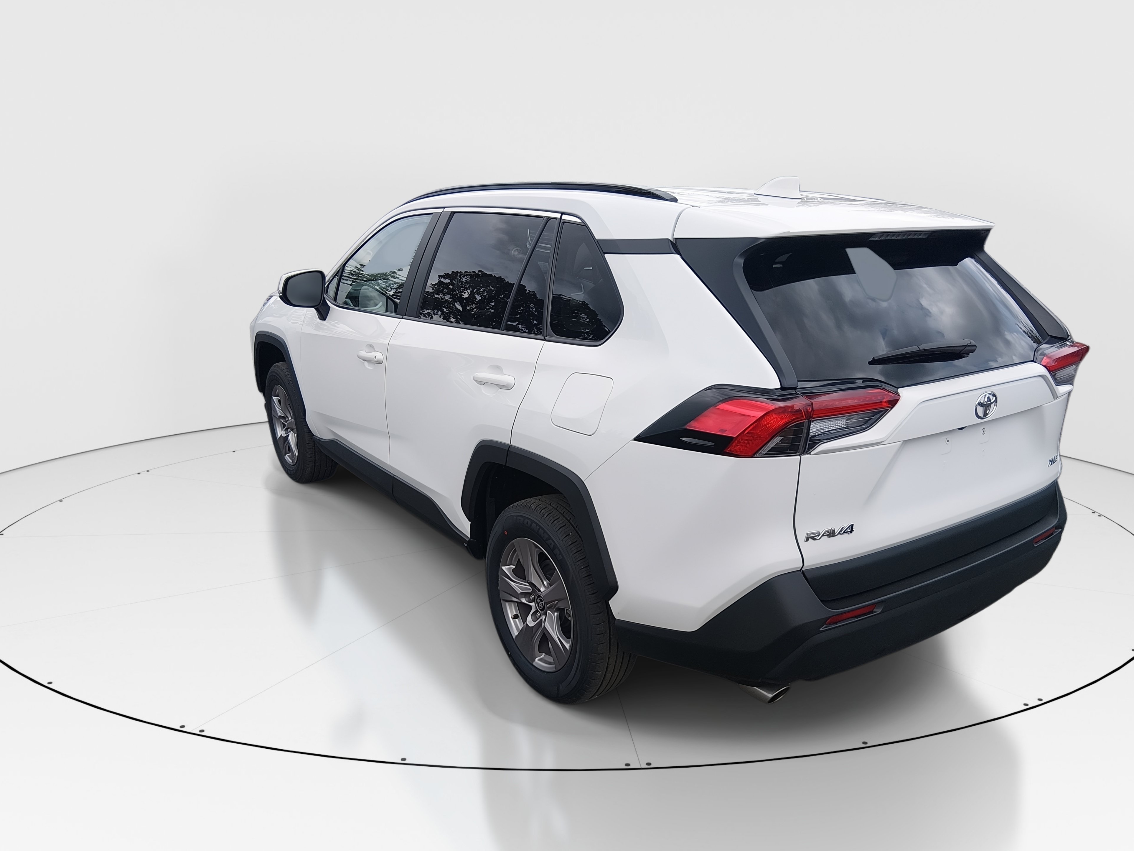 2024 Toyota RAV4 XLE - Photo 5