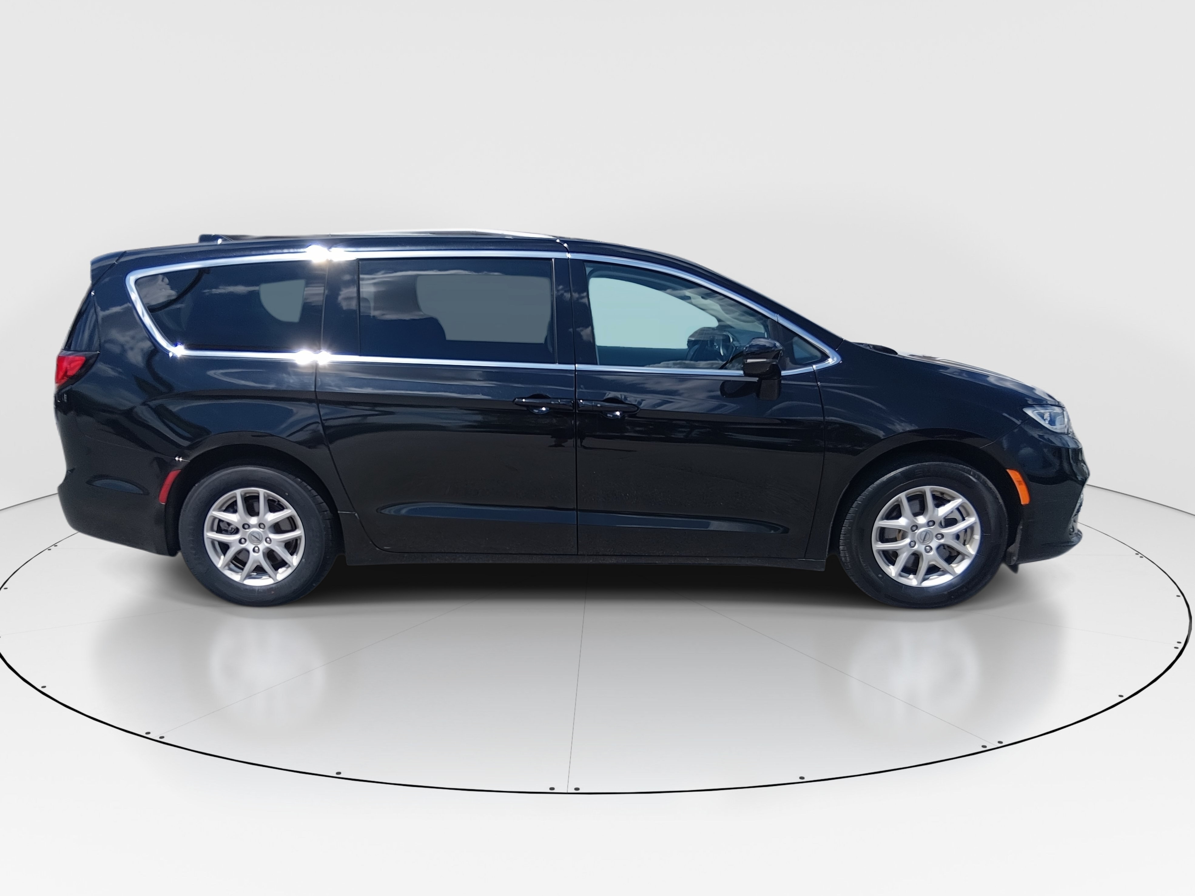 2024 Chrysler Pacifica Touring L - Photo 8