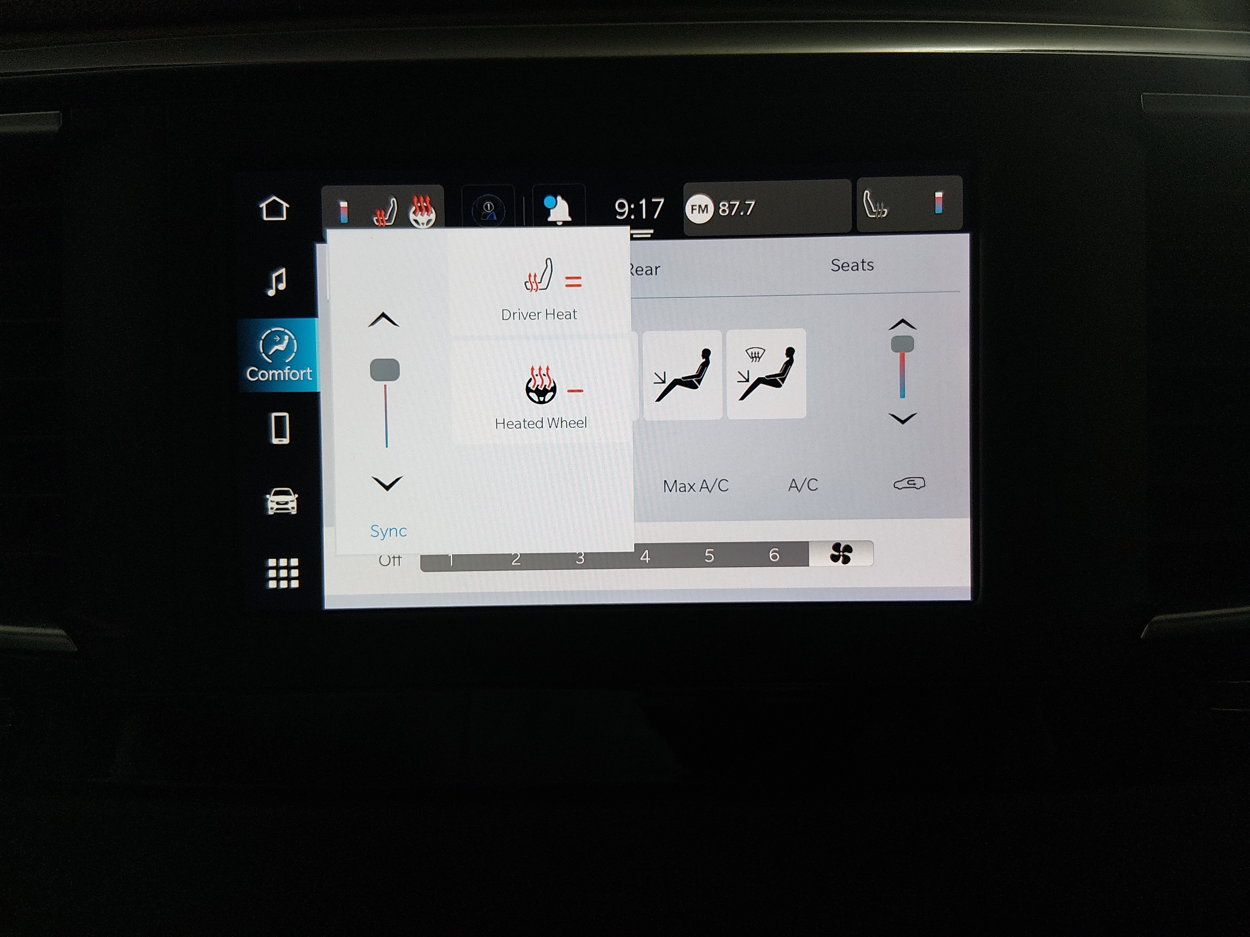 2023 Chrysler Voyager LX - Photo 18