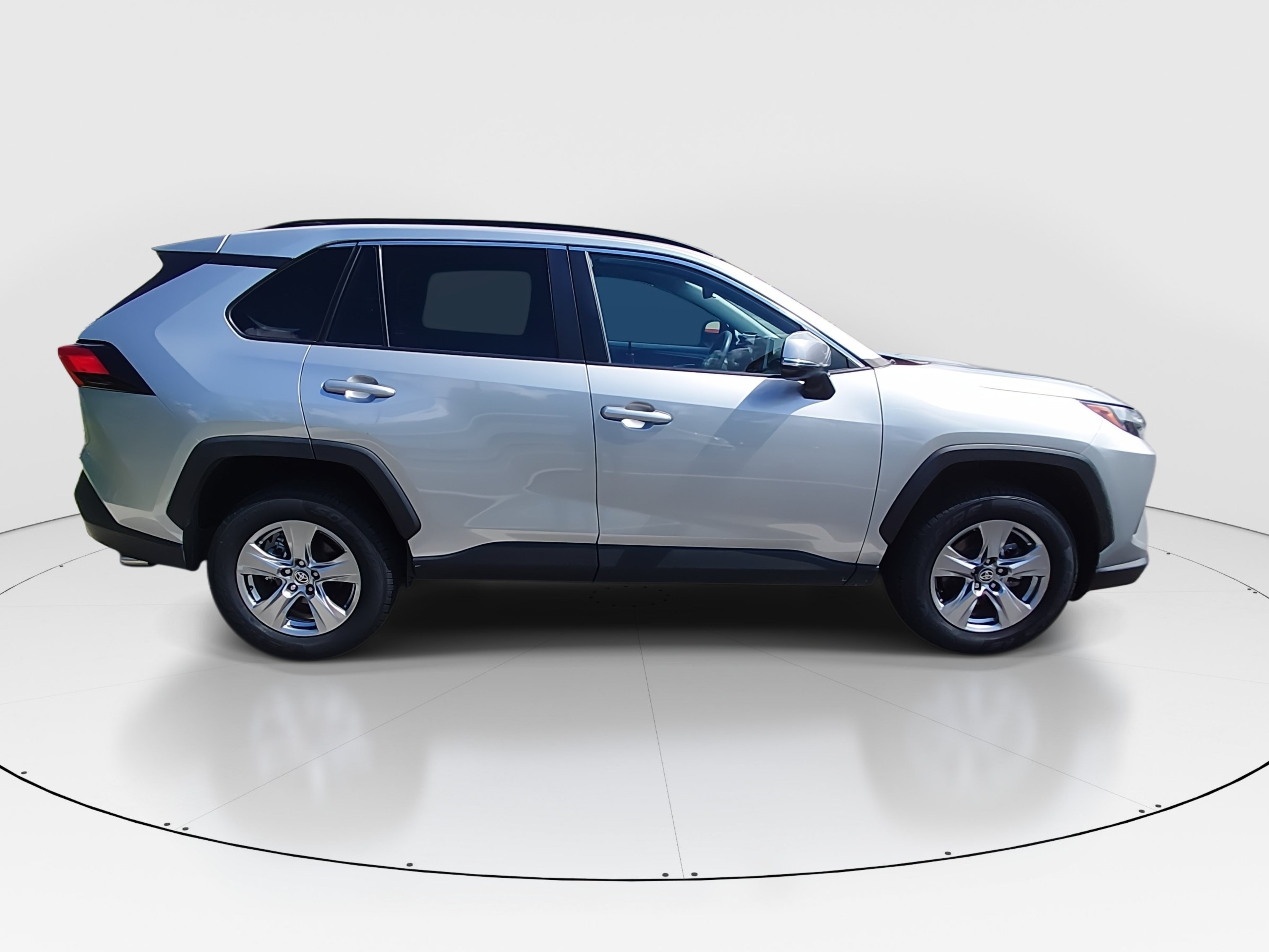 2024 Toyota RAV4 XLE - Photo 8