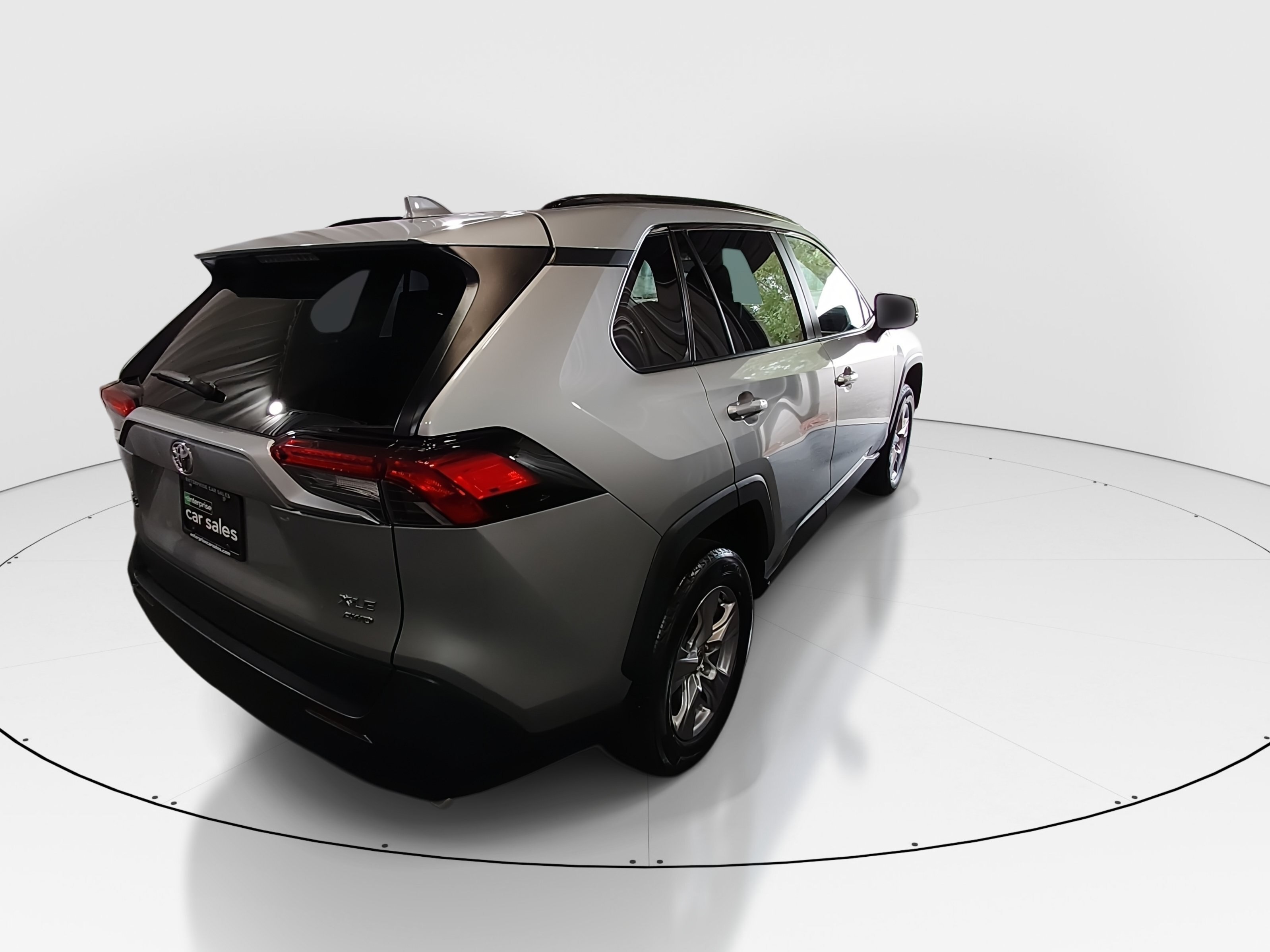 2025 Toyota RAV4 XLE - Photo 7