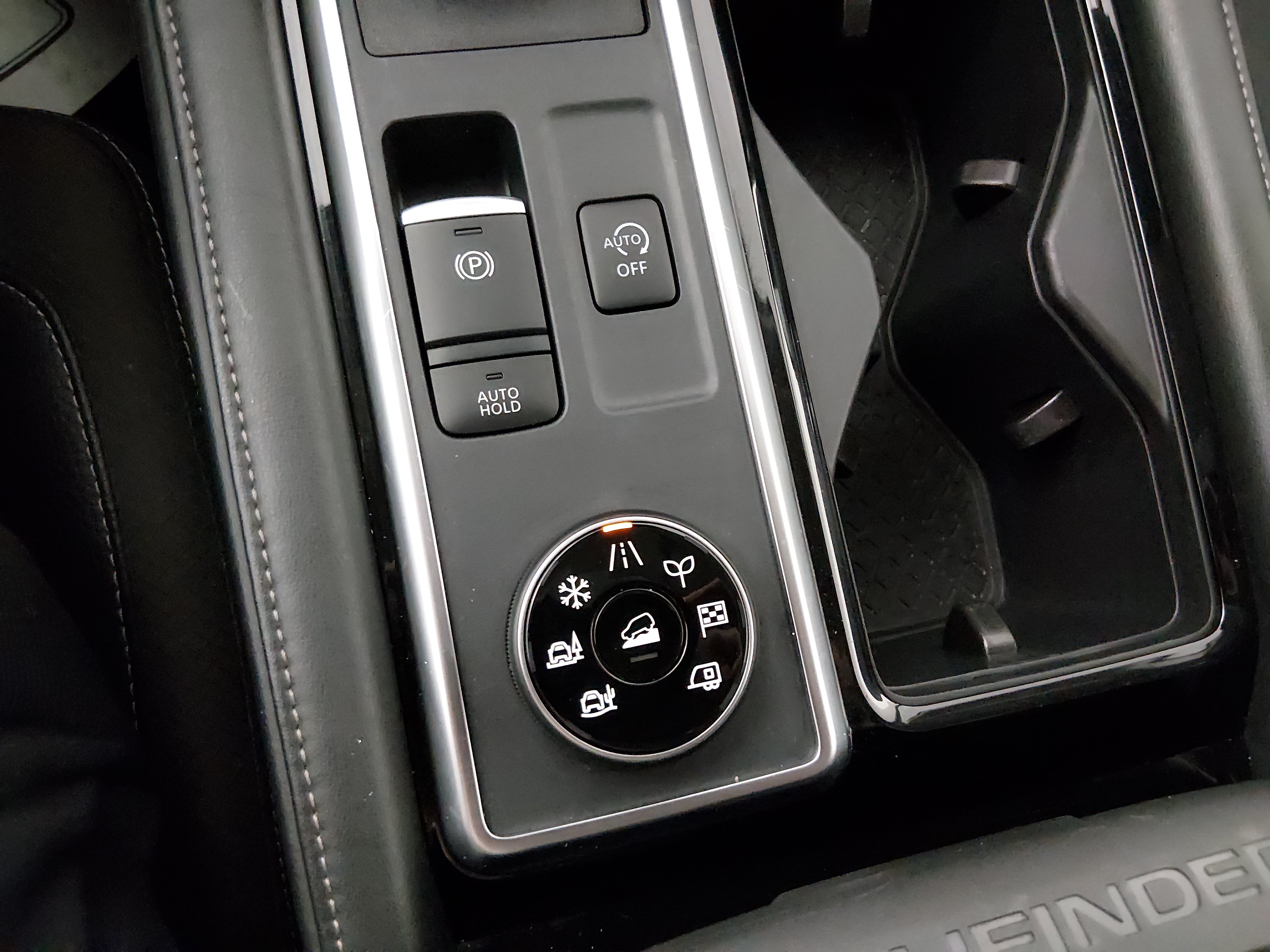 2025 Nissan Pathfinder SL - Photo 21