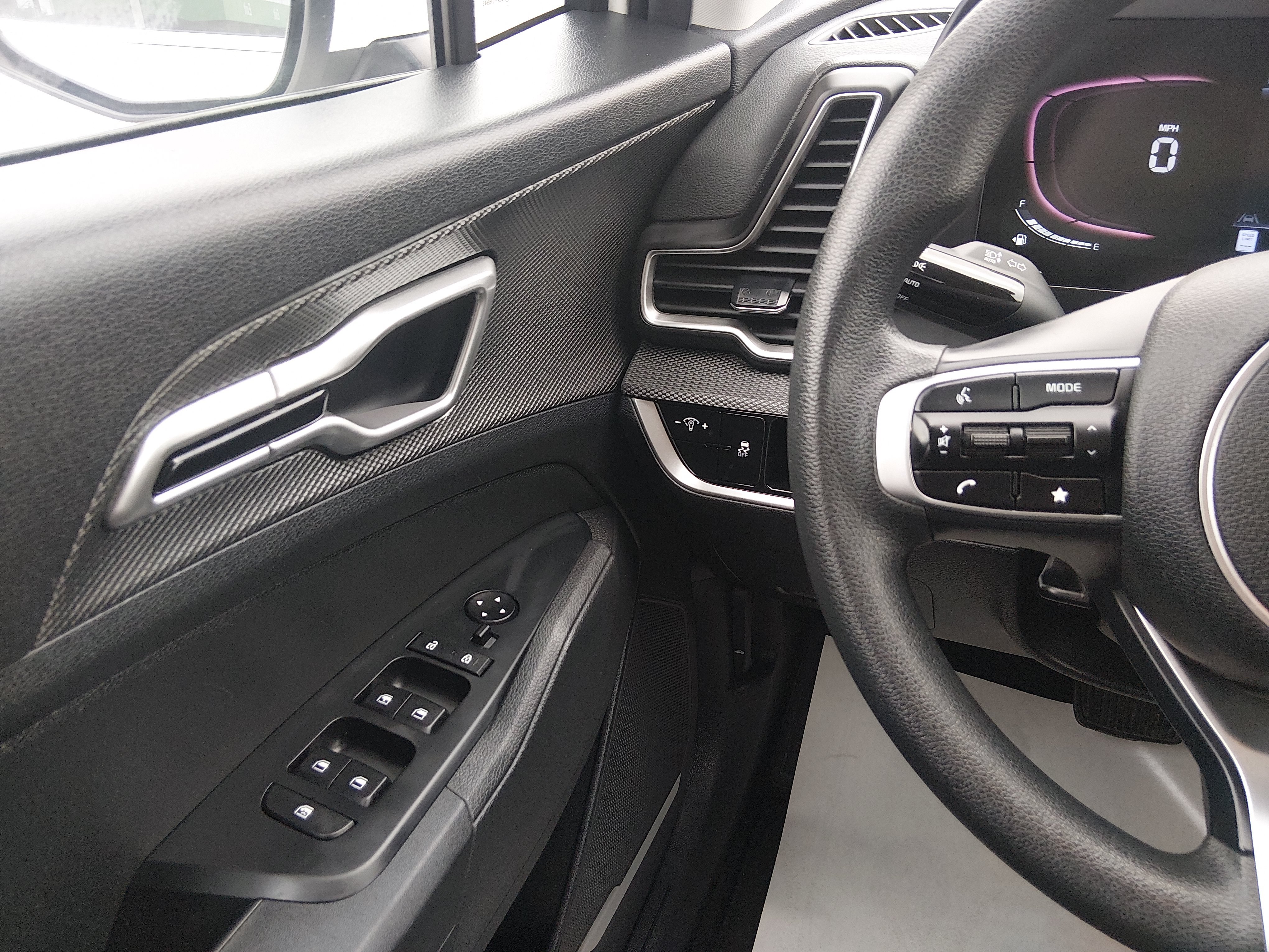 2024 Kia Sportage LX - Photo 17
