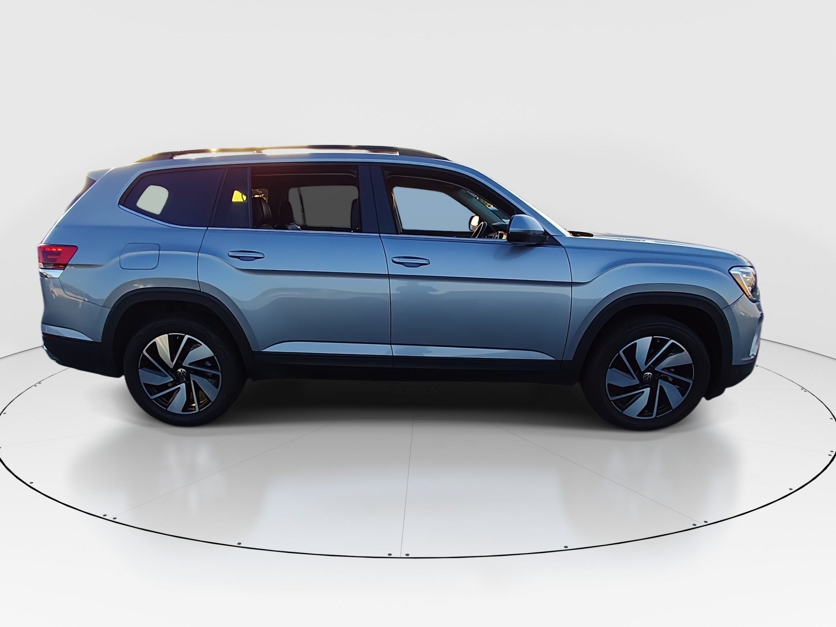 2024 Volkswagen Atlas SE w/Tech - Photo 8