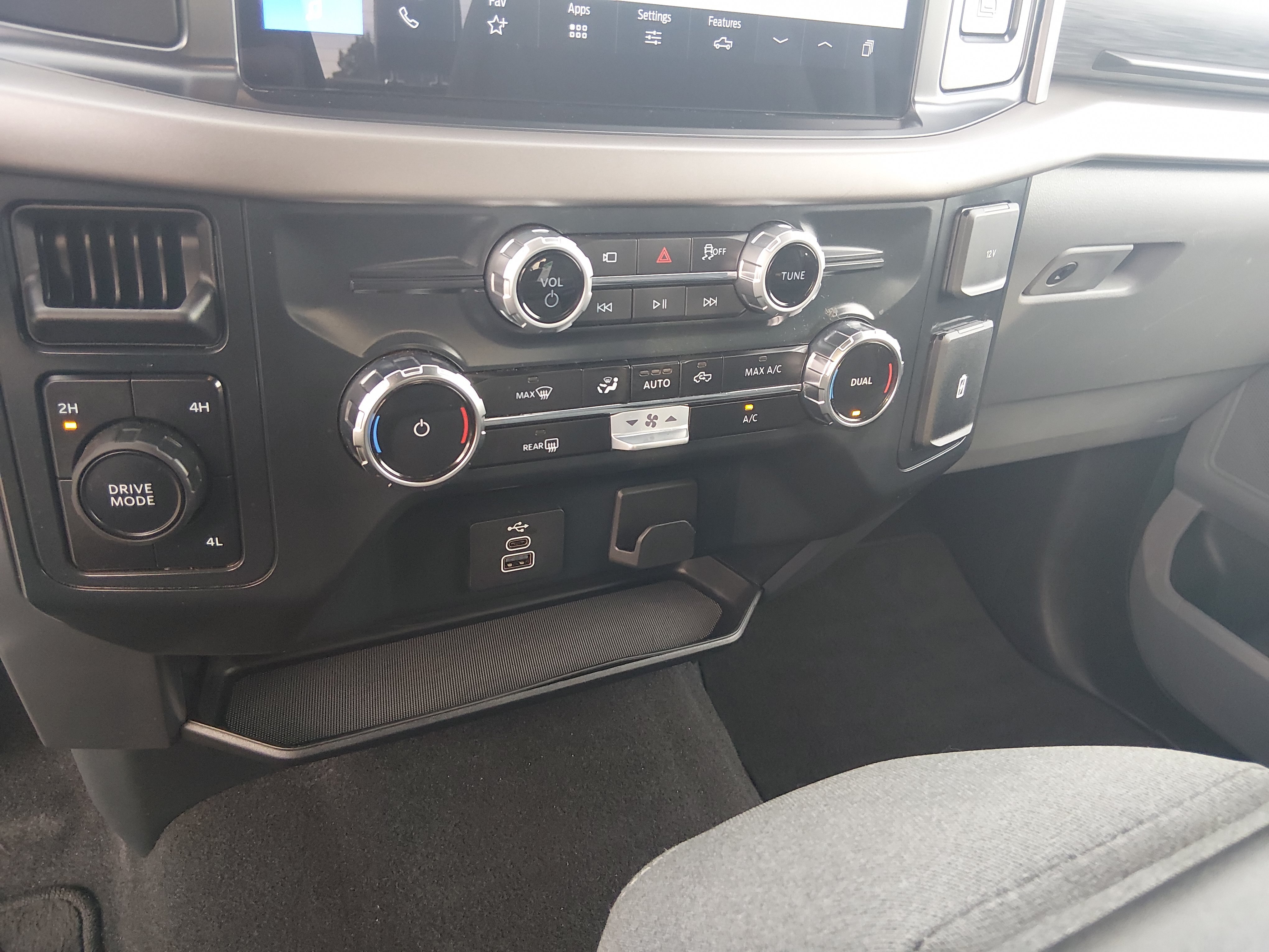 2025 Ford F-150 XLT - Photo 13