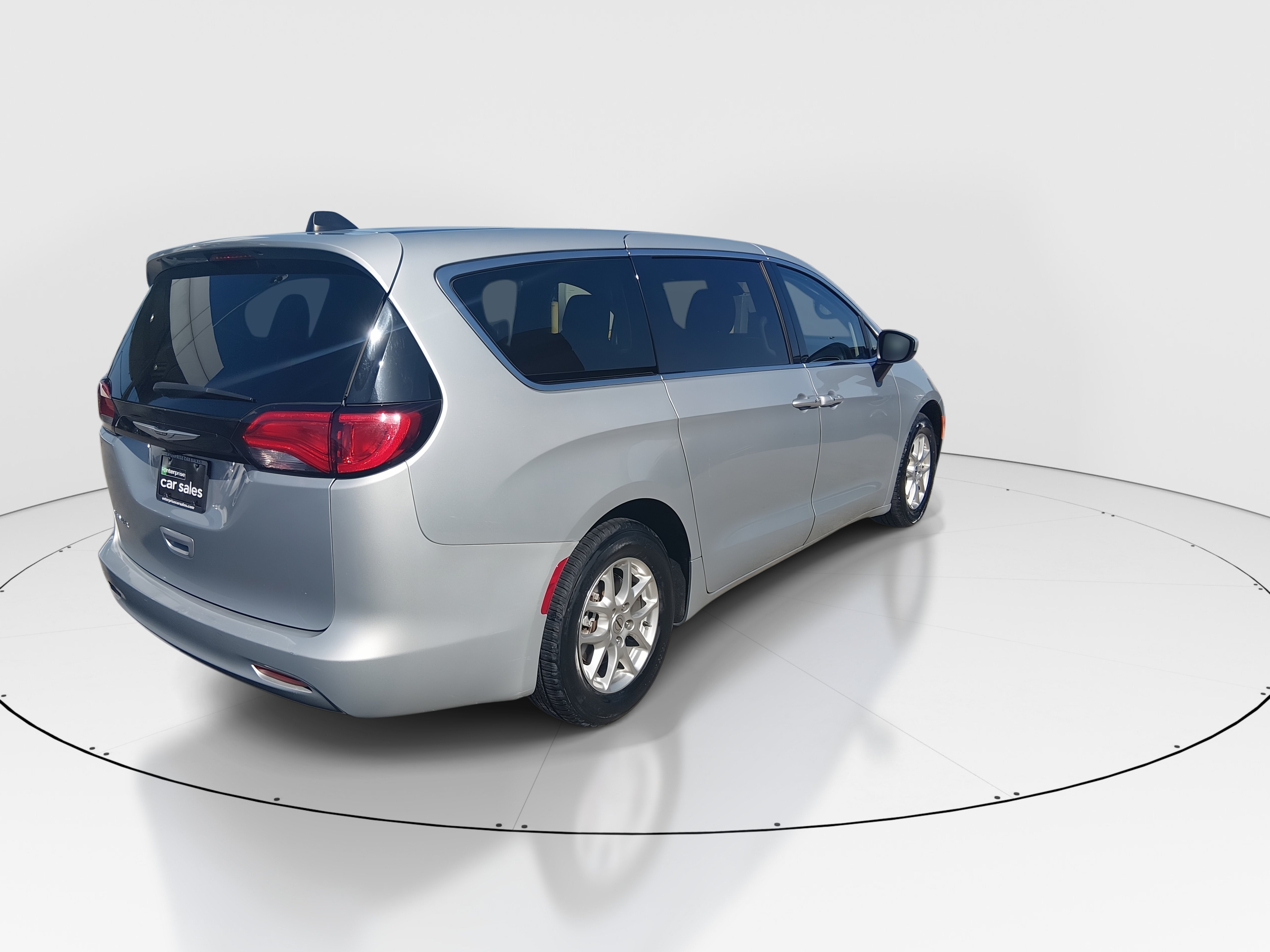 2023 Chrysler Voyager LX - Photo 7