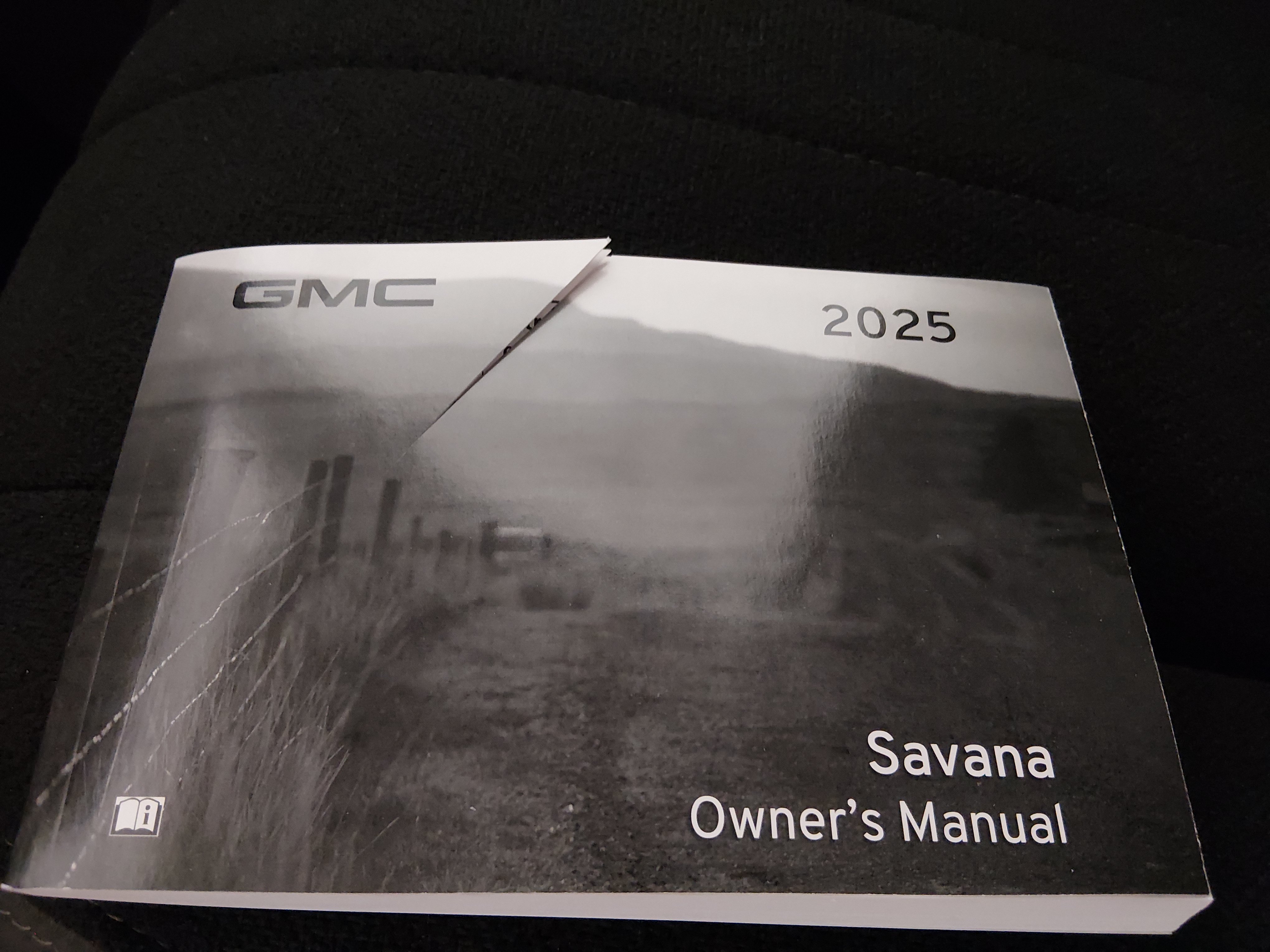 2025 GMC Savana Cargo Work Van - Photo 17