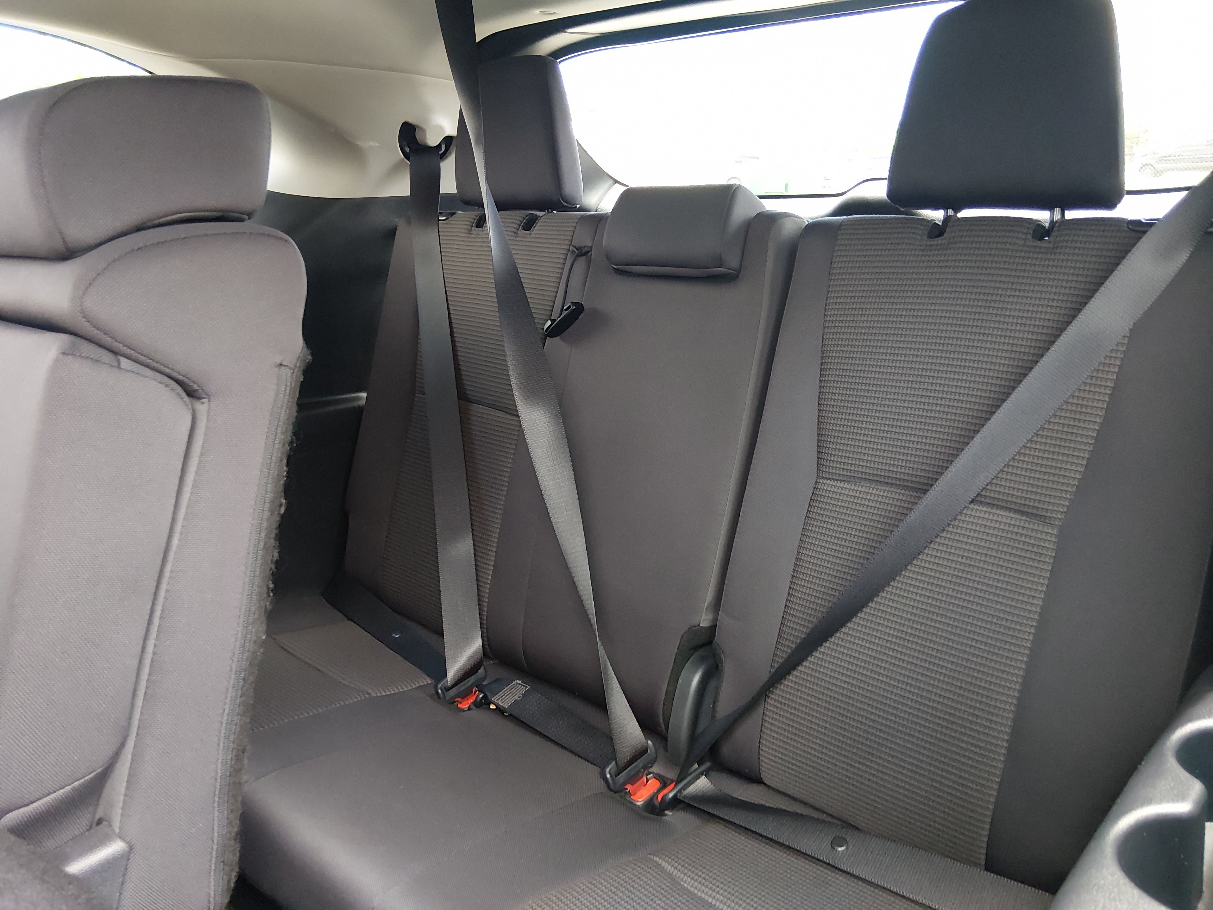 2025 Toyota Highlander LE - Photo 17