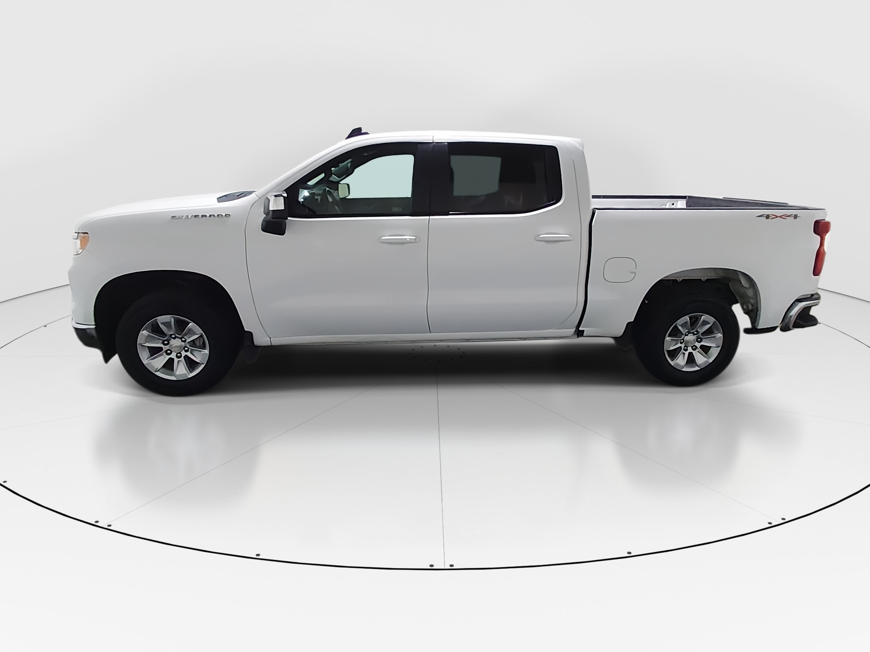2025 Chevrolet Silverado 1500 LT - Photo 4