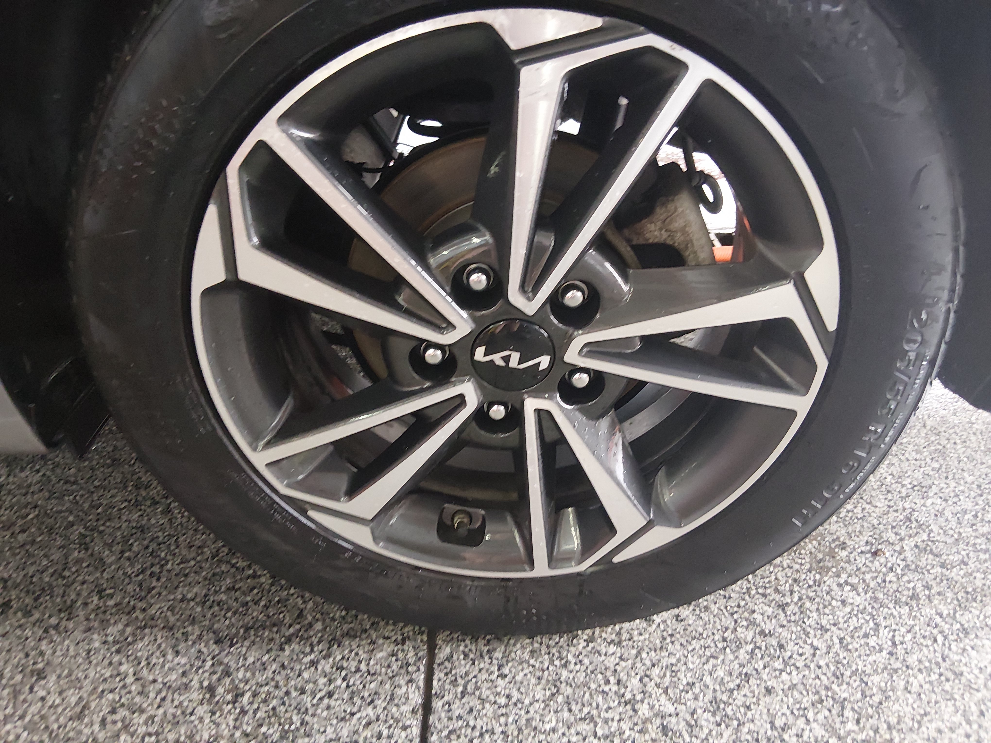 2024 Kia Forte LXS - Photo 10