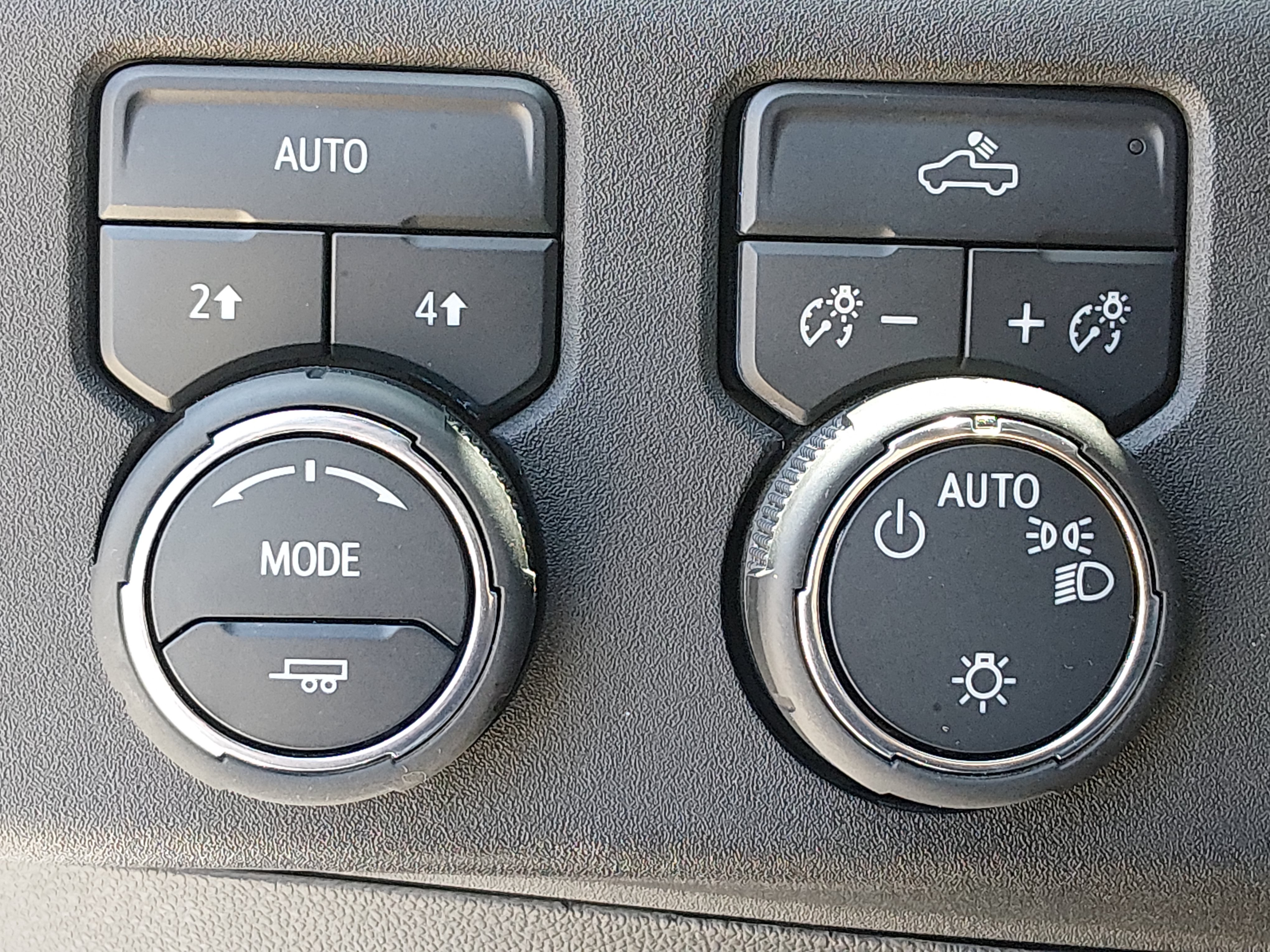 2025 Chevrolet Silverado 1500 LT - Photo 16